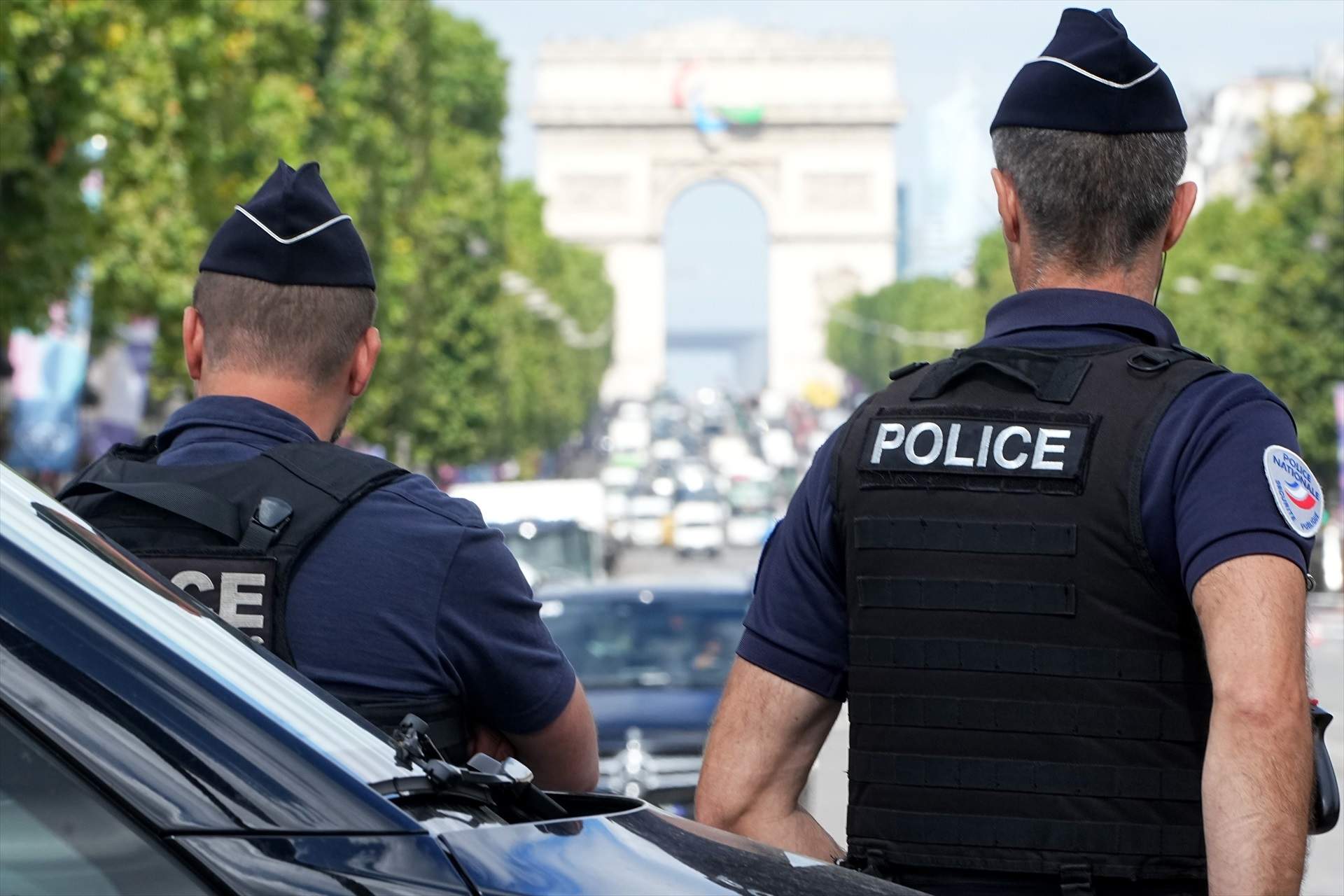Un hombre mata a tiros a una persona en París con una metralleta desde un coche: se investiga como terrorismo
