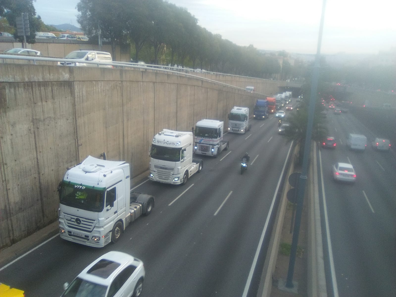 Els transportistes desconvoquen la marxa lenta abans del que estava previst