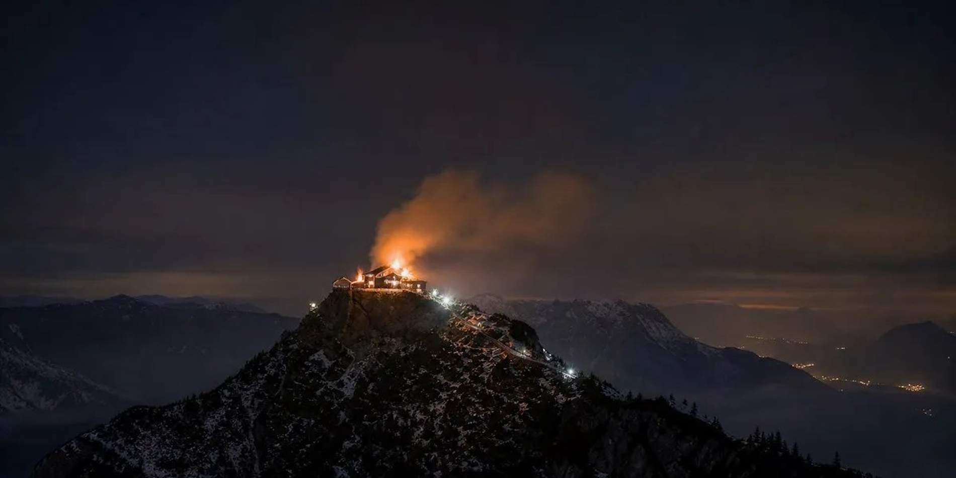Un incendi arrasa el Niu de l'Àliga de Hitler, un dels últims símbols del poder nazi