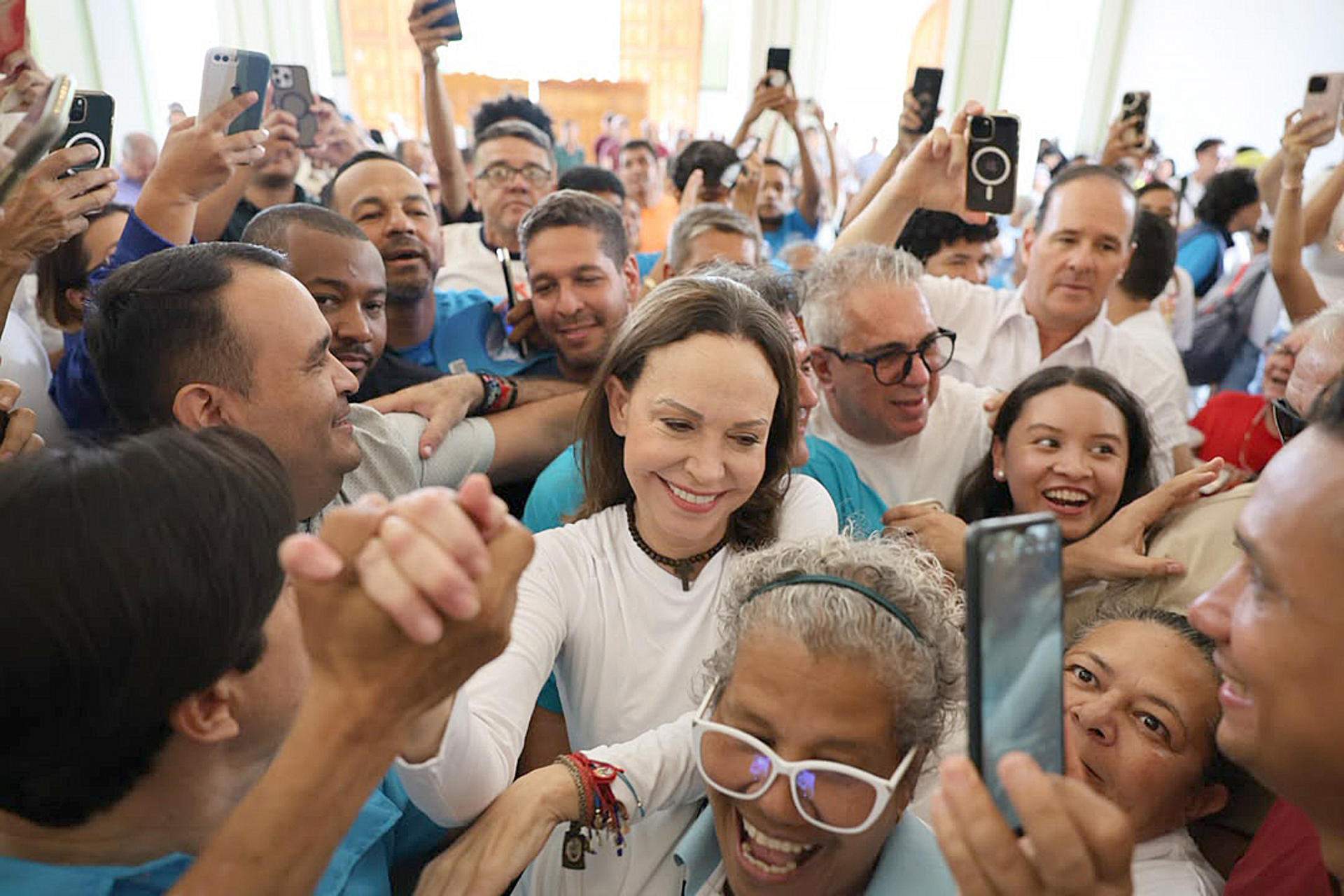 María Corina Machado vuelve a Venezuela: "Estoy aquí. Con vosotros"