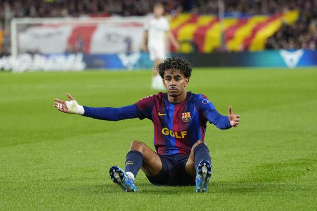 Lamine Yamal es queixa durant el Clàssic / Foto: EFE Lamine Yamal es queixa durant el Clàssic / Foto: EFE