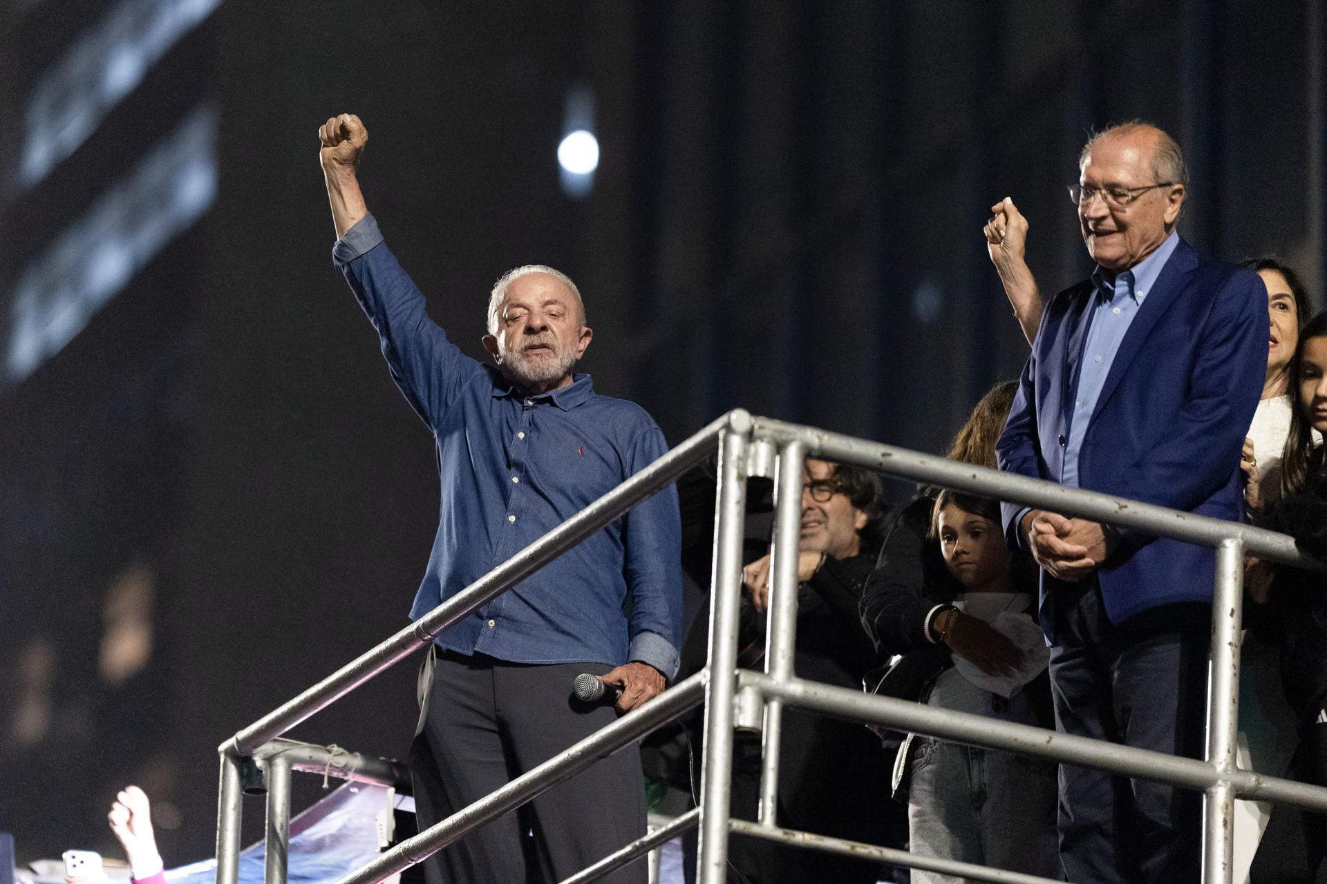 Lula remonta y gana a Flávio Bolsonaro en las elecciones de Brasil: será presidente por cuarta vez