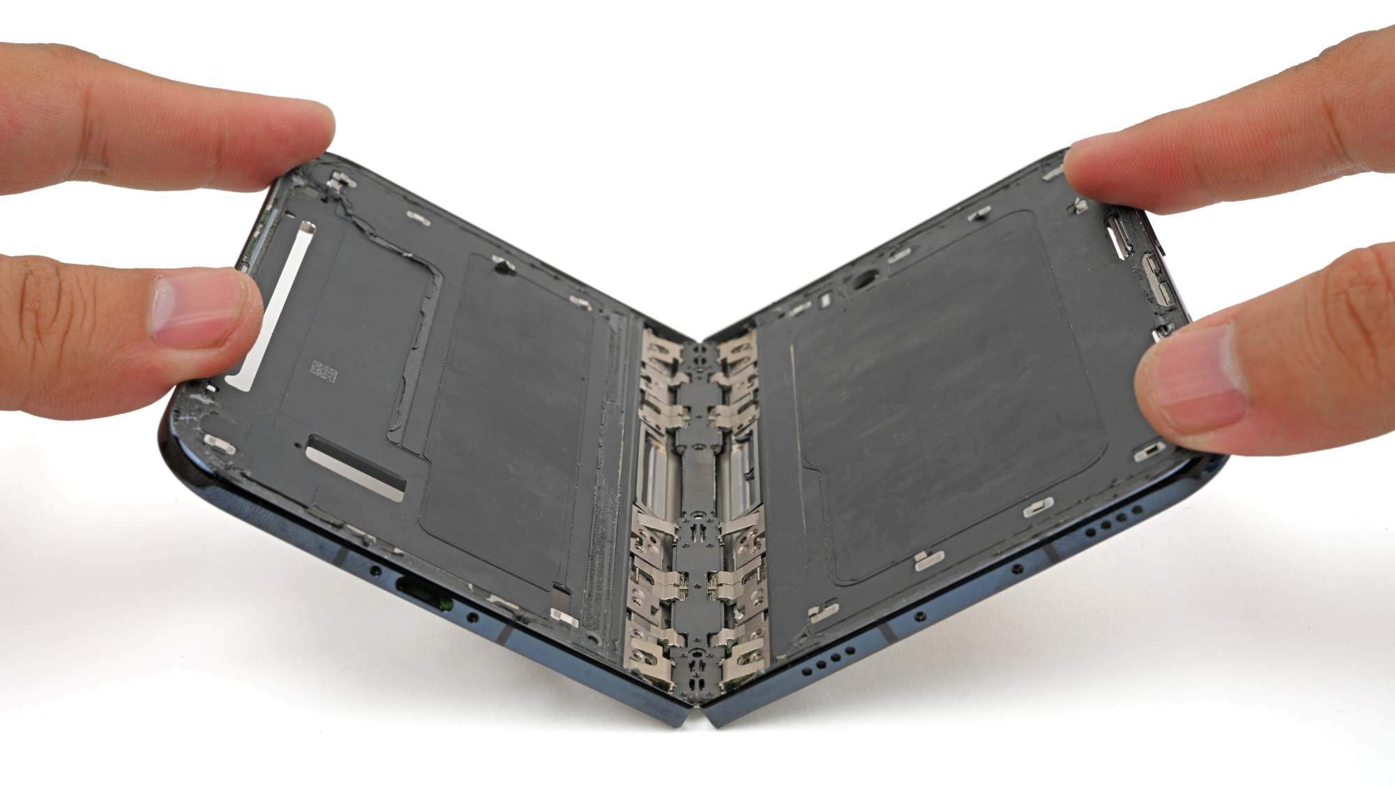 iFixit ha desmontado el iPhone Duo y encuentra el posible problema por el que se rompen las pantallas