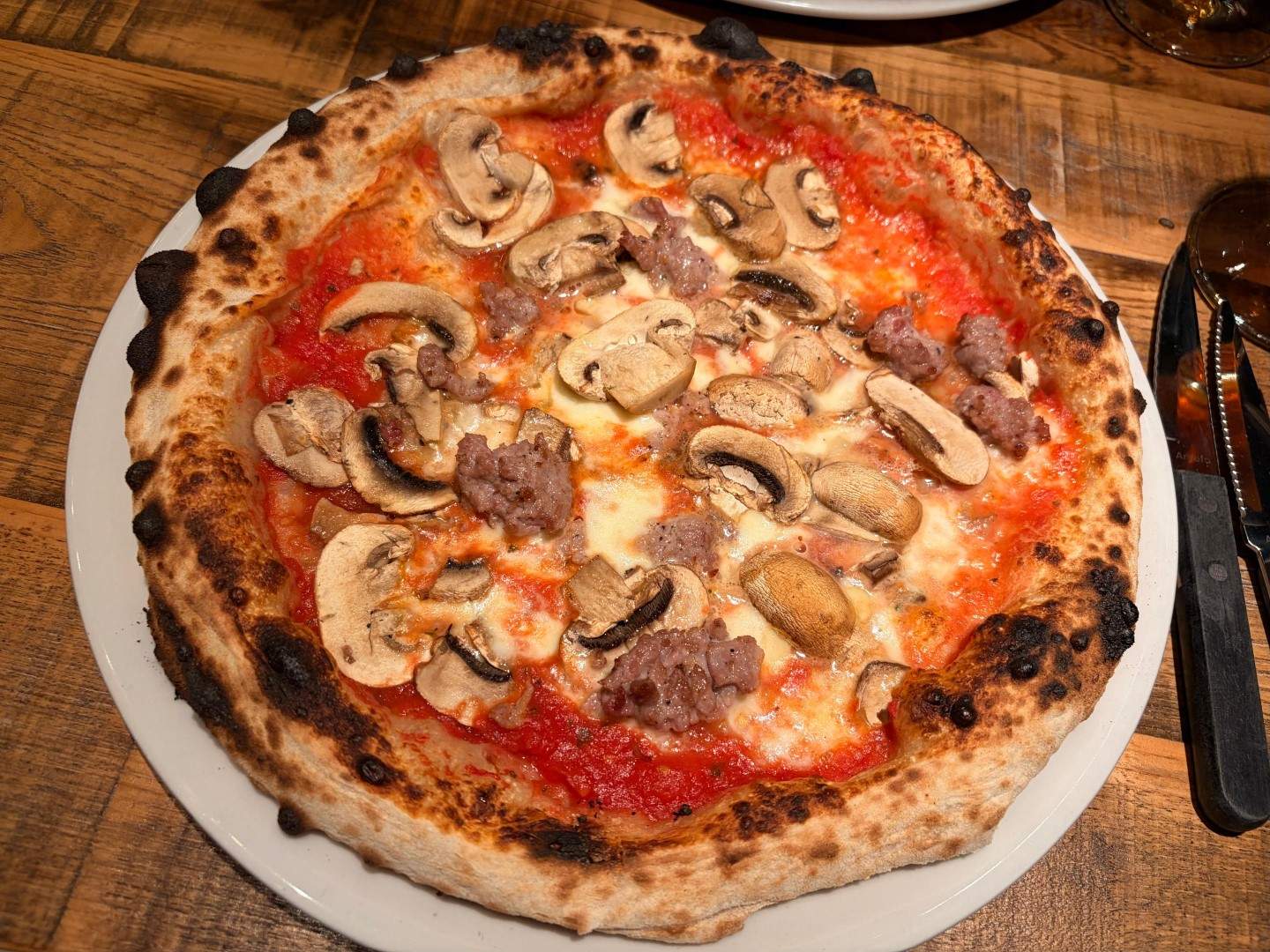 Pizza suculenta y de primera calidad en este multipremiado restaurante de Barcelona