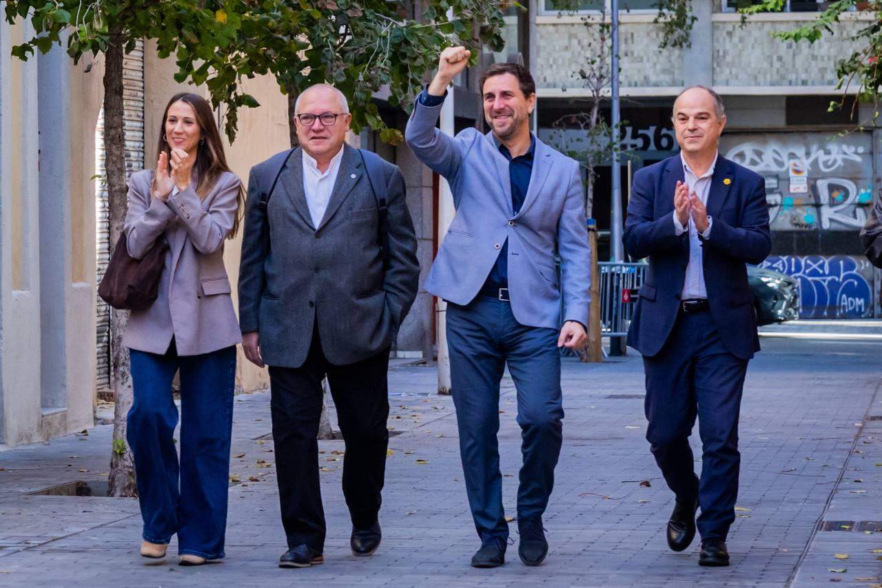 La Ejecutiva de Junts recibe a Puig y Comín en la sede del partido tras su regreso del exilio