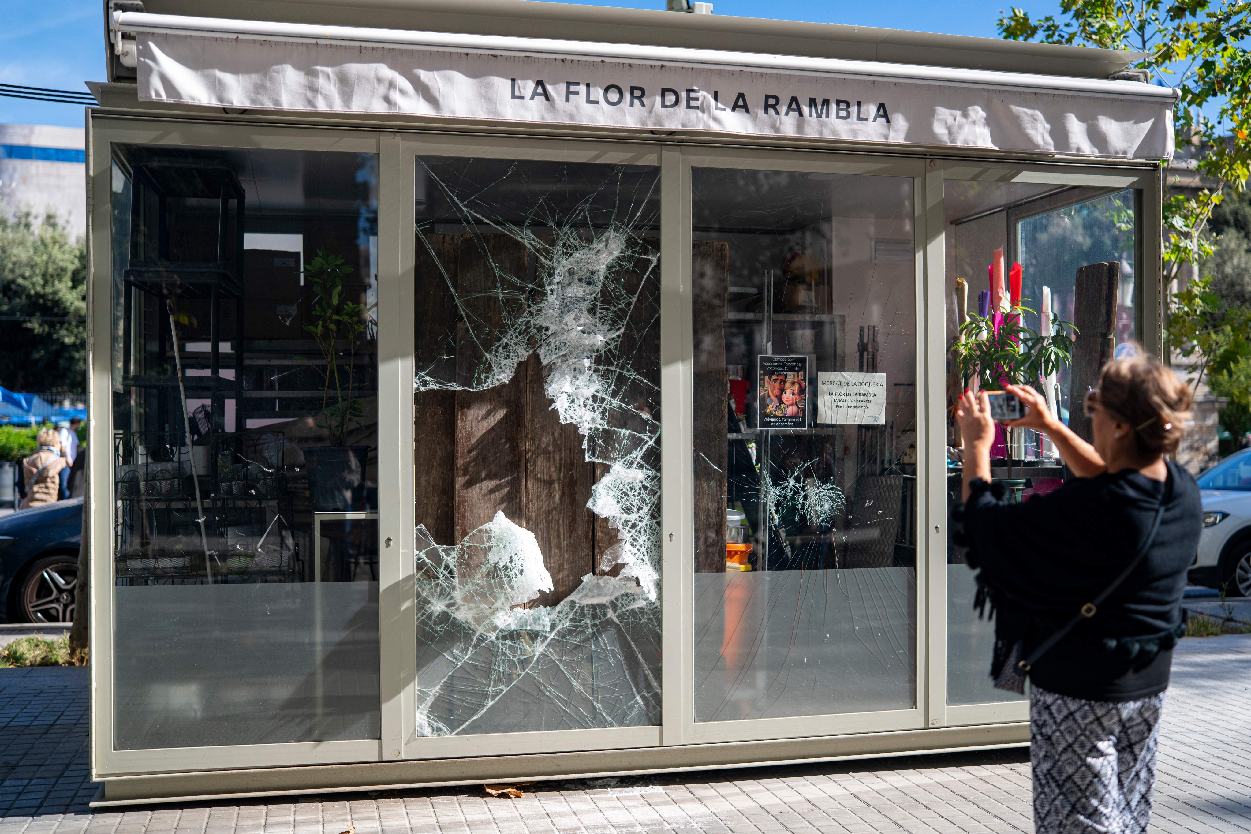 Estat d'una botiga de la Rambla després dels incidents / Lorena Sopena Estat d'una botiga de la Rambla després dels incidents / Lorena Sopena