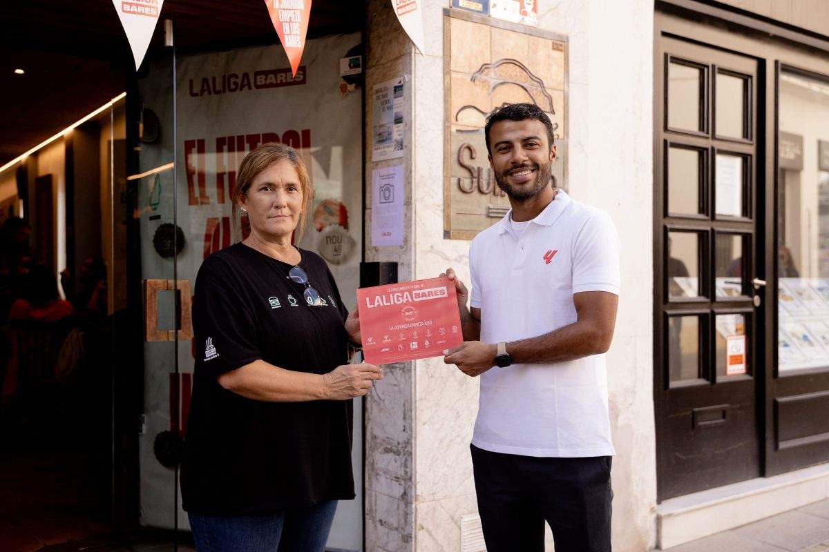 LALIGA BARES porta l'emoció d'ELCLÁSICO a Sant Pol de Mar amb la visita de Rafinha Alcántara