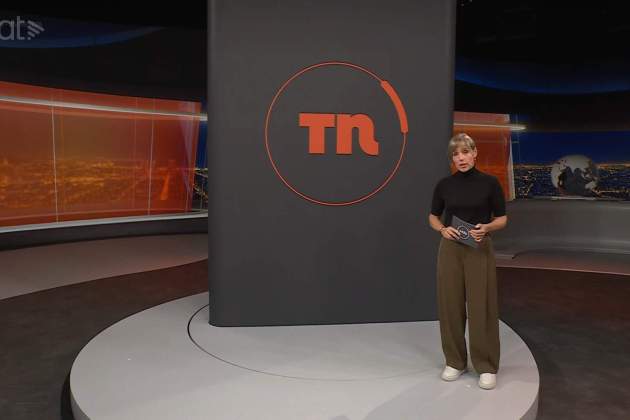 Raquel Sans amb vambes durant el telenotícies d'aquest dissabte / 3Cat Raquel Sans amb vambes durant el telenotícies d'aquest dissabte / 3Cat