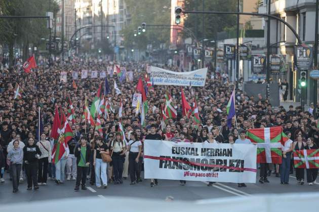 Altercados en Bilbao, en el País Vasco, tras una concentración en rechazo al agitador de extrema derecha Vito Quiles, que había convocado y posteriormente suspendido un acto en Universidad Deusto EFE (7) Altercados en Bilbao, en el País Vasco, tras una concentración en rechazo al agitador de extrema derecha Vito Quiles, que había convocado y posteriormente suspendido un acto en Universidad Deusto EFE (7)