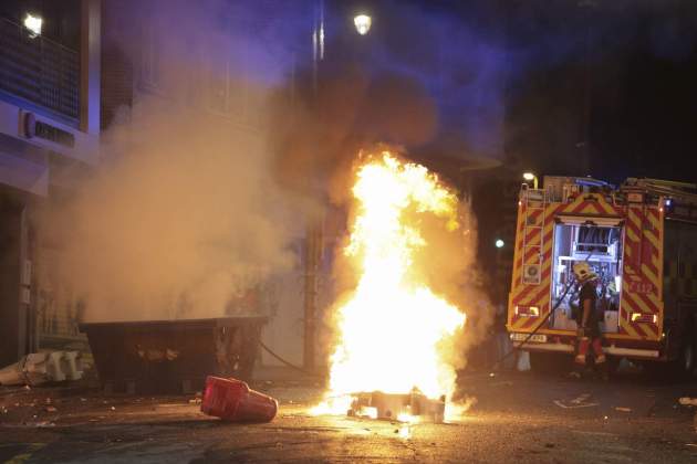 Altercados en Bilbao, en el País Vasco, tras una concentración en rechazo al agitador de extrema derecha Vito Quiles, que habia convocado y posteriormente suspendido un acto en Universidad Deusto EFE (2) Altercados en Bilbao, en el País Vasco, tras una concentración en rechazo al agitador de extrema derecha Vito Quiles, que había convocado y posteriormente suspendido un acto en Universidad Deusto EFE (2)