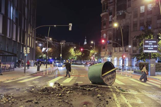 Altercados en Bilbao, en el País Vasco, tras una concentración en rechazo al agitador de extrema derecha Vito Quiles, que habia convocado y posteriormente suspendido un acto en Universidad Deusto EFE (4) Altercados en Bilbao, en el País Vasco, tras una concentración en rechazo al agitador de extrema derecha Vito Quiles, que había convocado y posteriormente suspendido un acto en Universidad Deusto EFE (4)