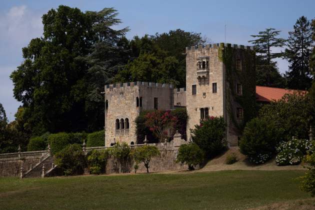 Este martes 27 de octubre salen a subasta 689 objetos procedentes del Pazo de Meirás, el caserío gallego usado como residencia de verano por Francisco Franco. Artesania, cuadros, foto de Juan Carlos I EUPRESS (1 (8)