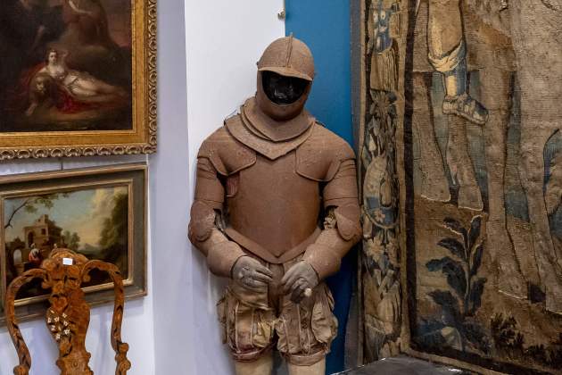 Este martes 27 de octubre salen a subasta 689 objetos procedentes del Pazo de Meirás, el caserío gallego usado como residencia de verano por Francisco Franco. Artesania, cuadros, foto de Juan Carlos I EUPRESS (1 (9)