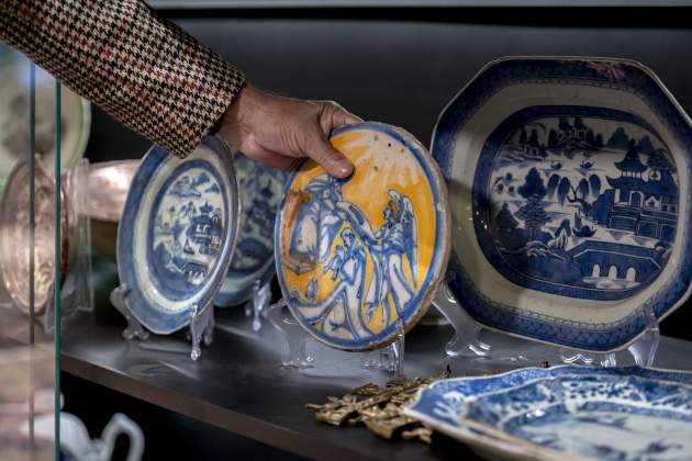 Este martes 27 de octubre salen a subasta 689 objetos procedentes del Pazo de Meirás, el caserío gallego usado como residencia de verano por Francisco Franco. Artesania, cuadros, foto de Juan Carlos I EUPRESS (1 (3)