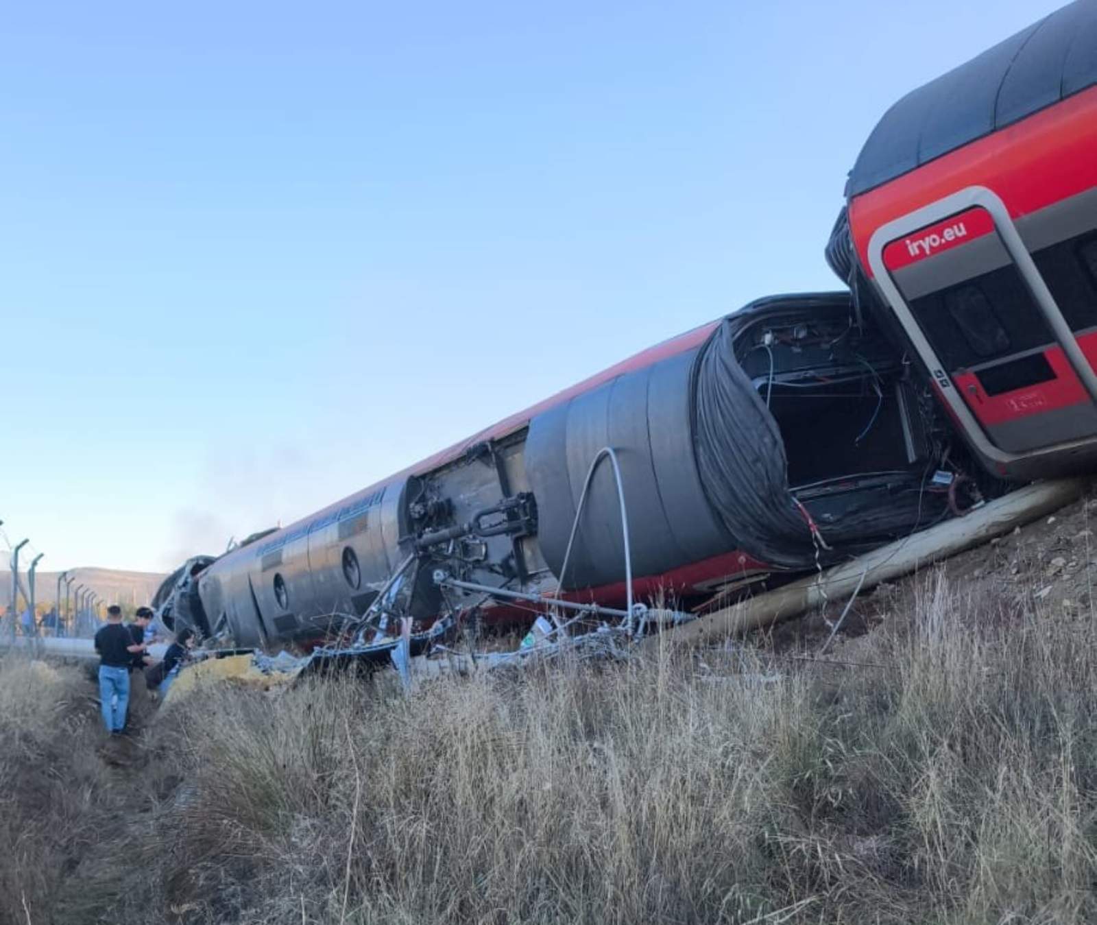 VÍDEOS | Impactants imatges del xoc de dos trens d'alta velocitat a Toledo