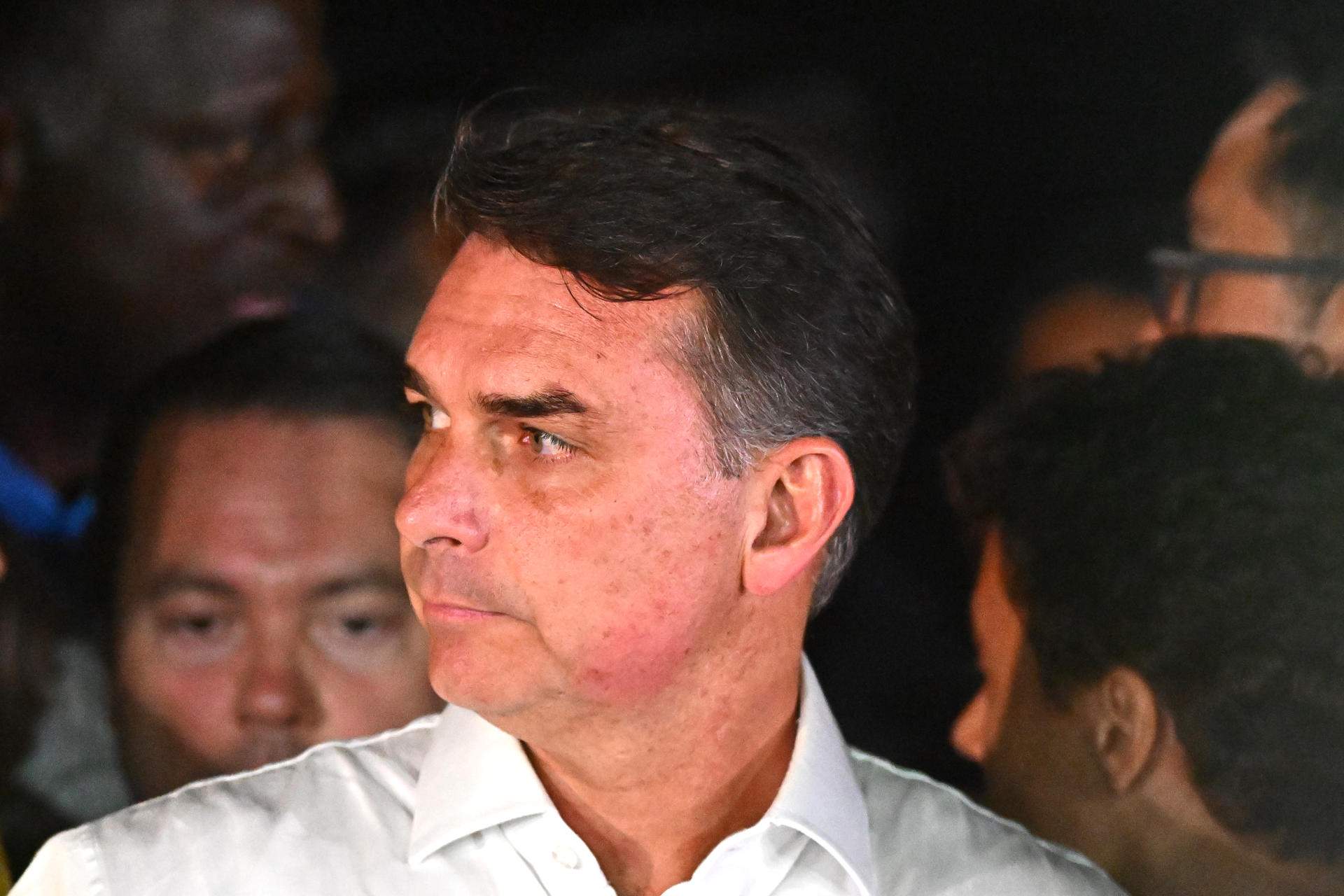 Per què ha fugit Flávio Bolsonaro del Brasil: les claus