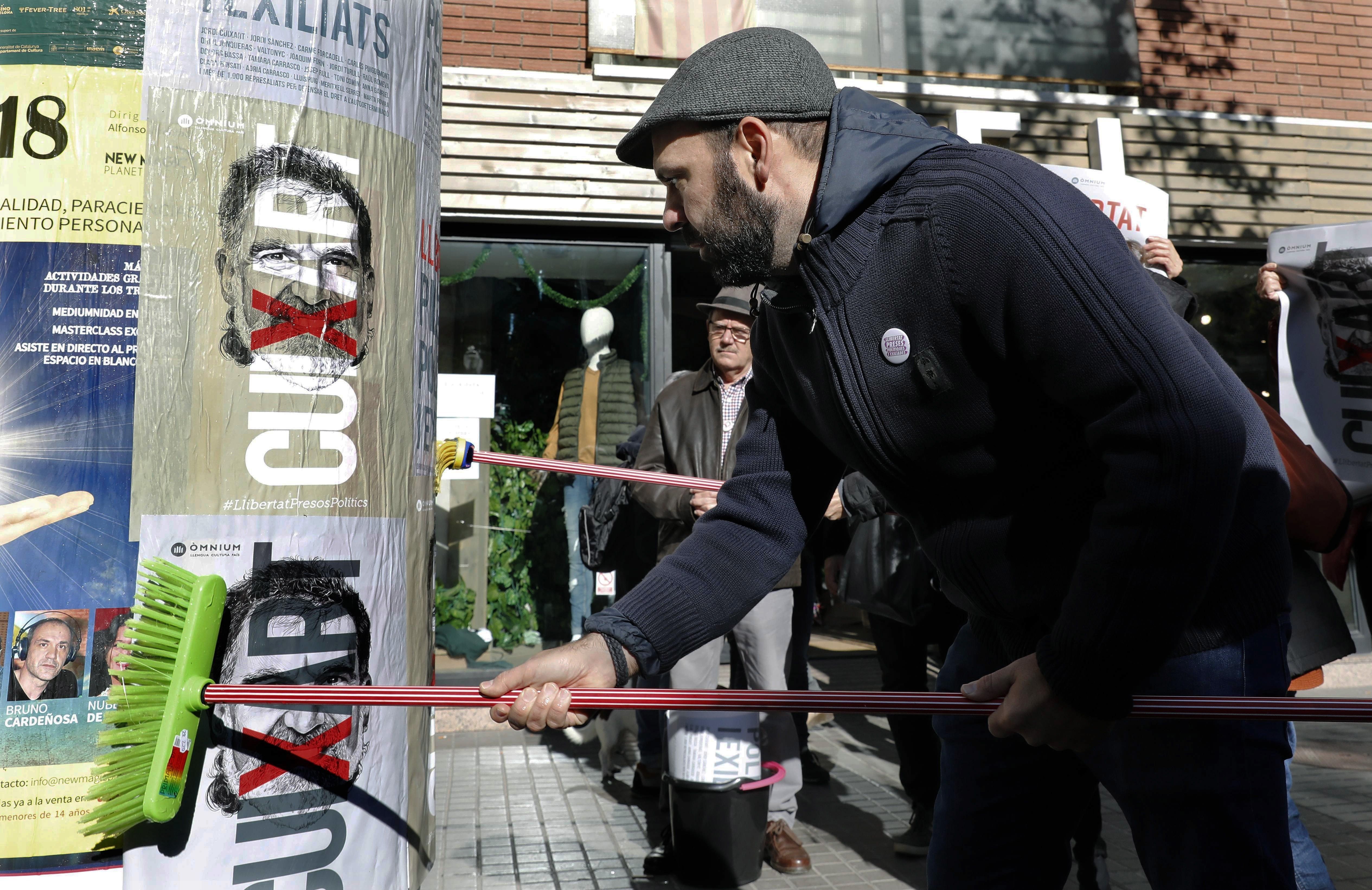 30.000 cartells contra l'empresonament "inadmissible" dels presos polítics