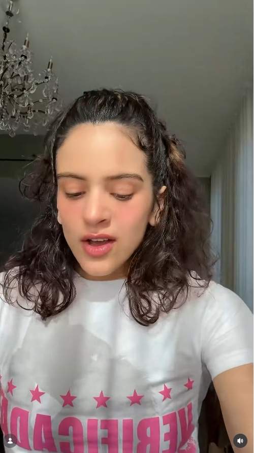 Rosalía amb la samarreta de la Ouineta / Instagram Rosalía amb la samarreta de la Ouineta / Instagram