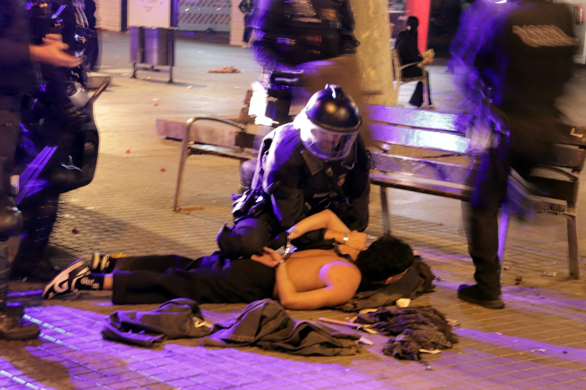 Detingut un dels menors que va orquestrar la nit de caos a Barcelona: va marcar objectius i donar instruccions