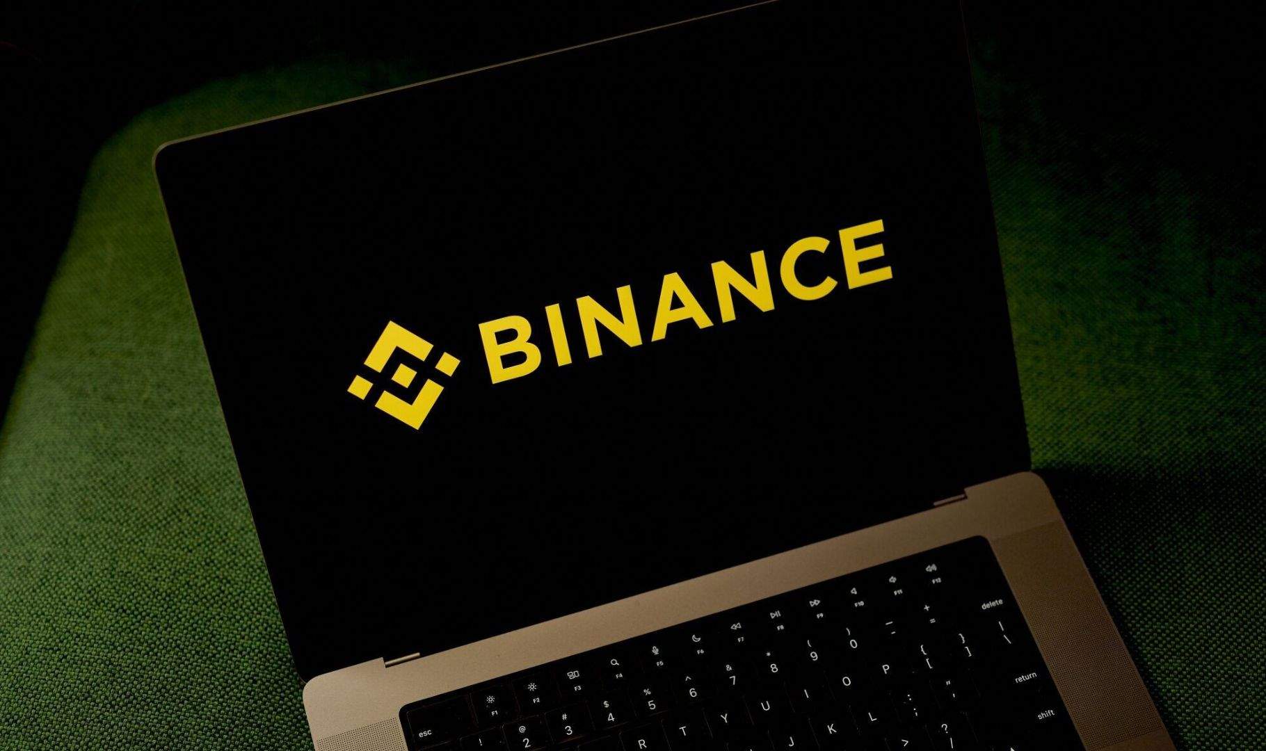 Binance atura les retirades mentre investiga un possible hackeig multimilionari