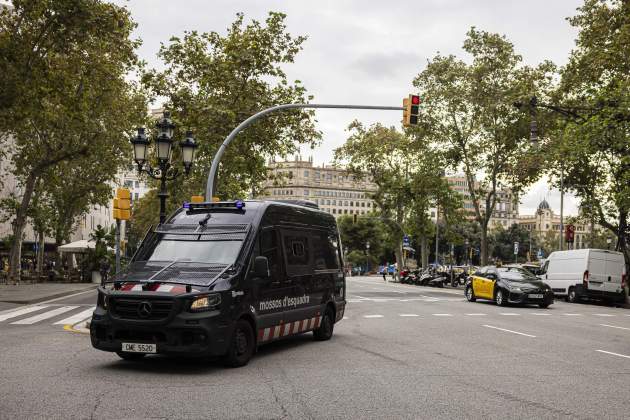 aparadors protegits aldarulls Blocus passeig de gracia i plaça catalunya Barcelona / Foto: Montse Giralt aparadors protegits aldarulls Blocus passeig de gracia i plaça catalunya Barcelona / Foto: Montse Giralt