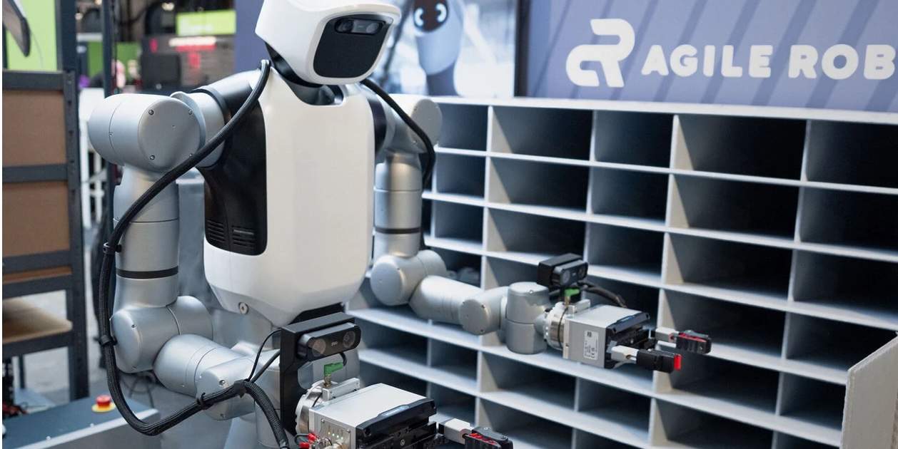Audi té nous robots humanoides a les seves fàbriques per ordenar les peces dels seus cotxes