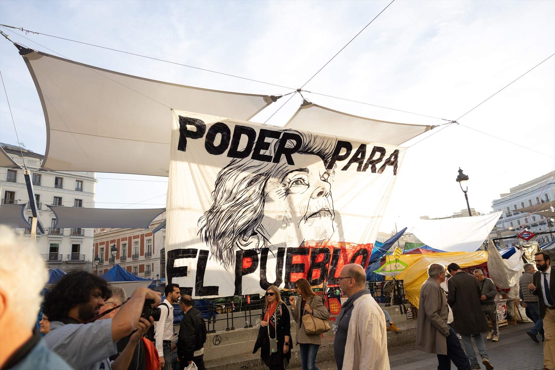 La majoria dels acampats a Sol decideix abandonar la protesta per preparar la vaga general de l'11N