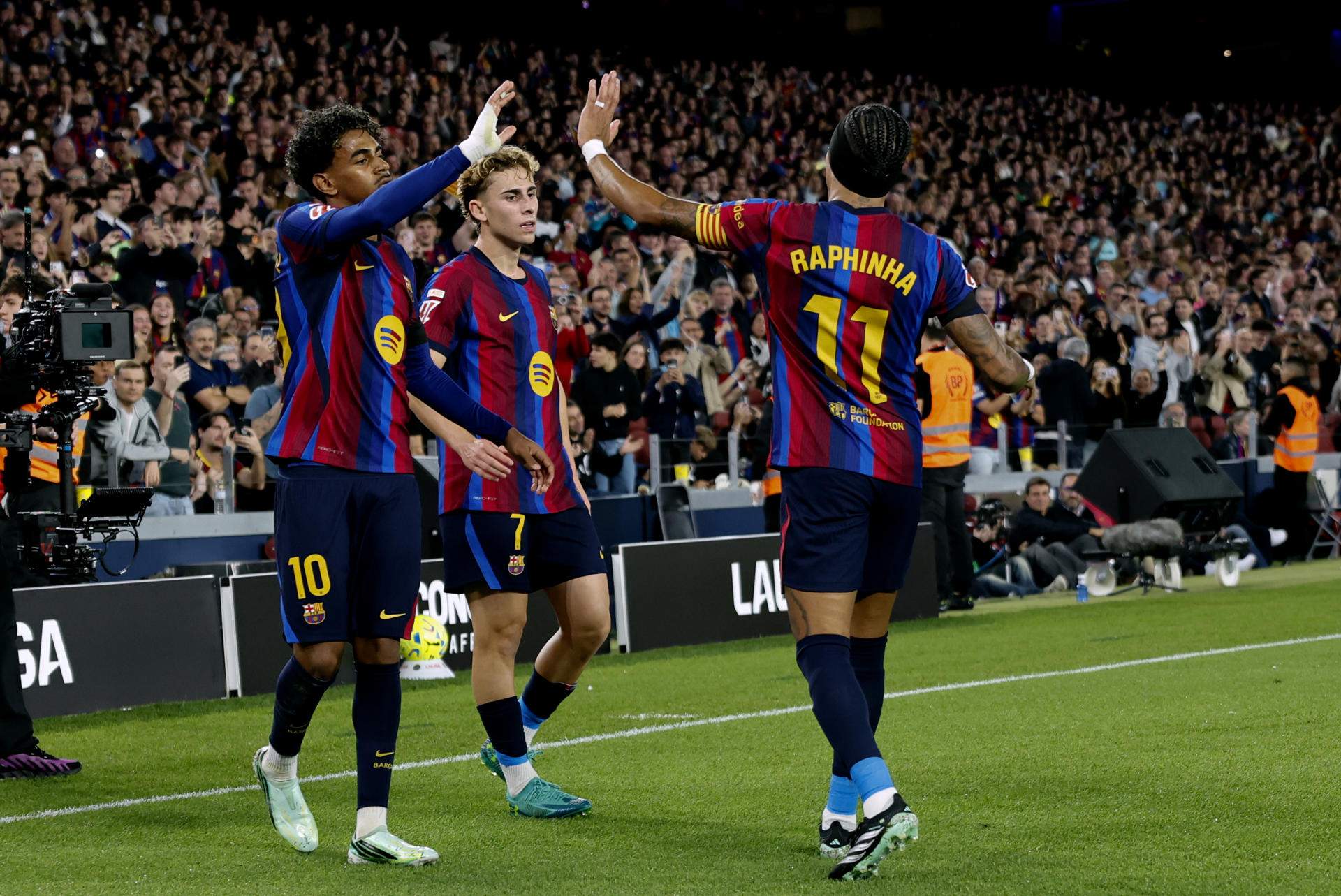 Un Barça terrorífico espanta a los fantasmas contra el Alavés (6-1) y se aferra al liderato de la Liga
