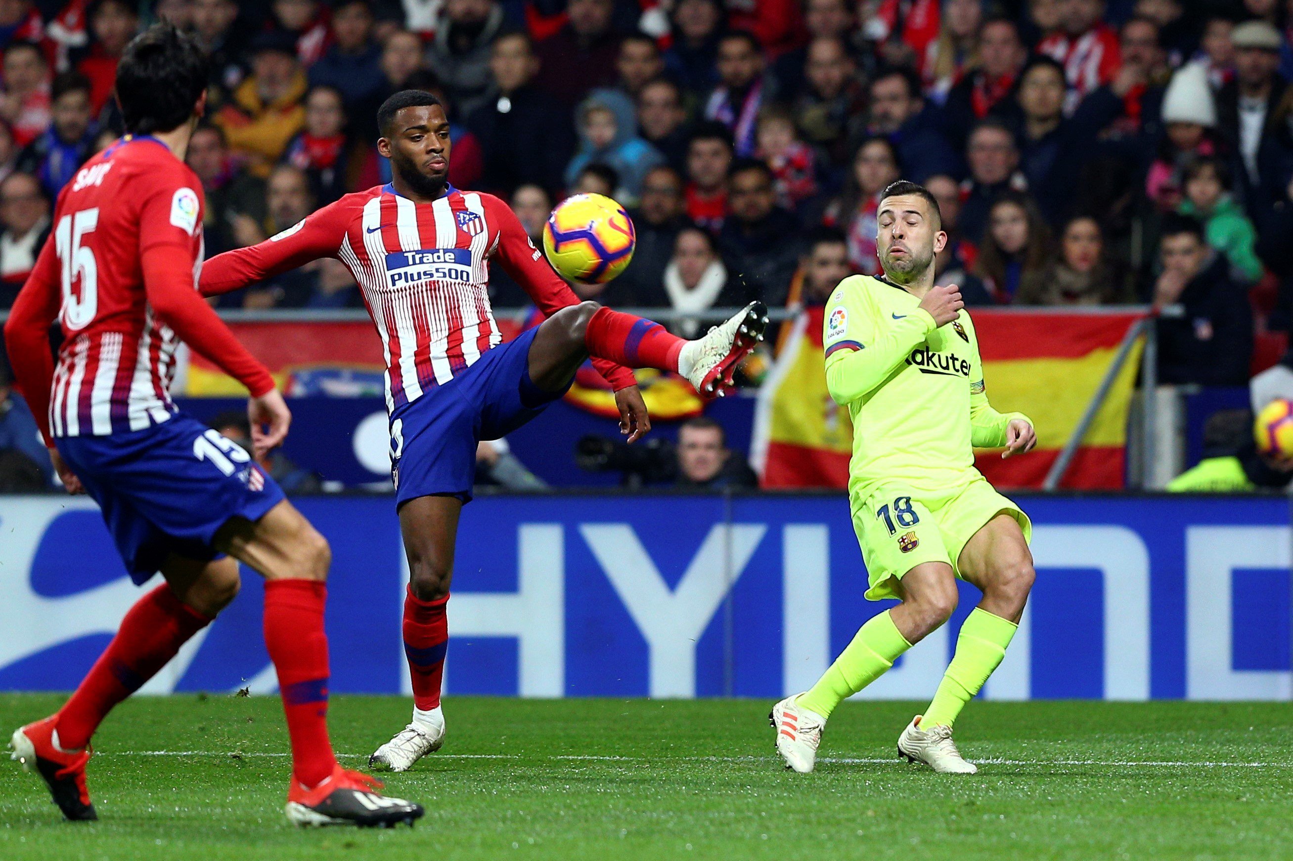 Jordi Alba, sorprendido, reclama la renovación al Barça