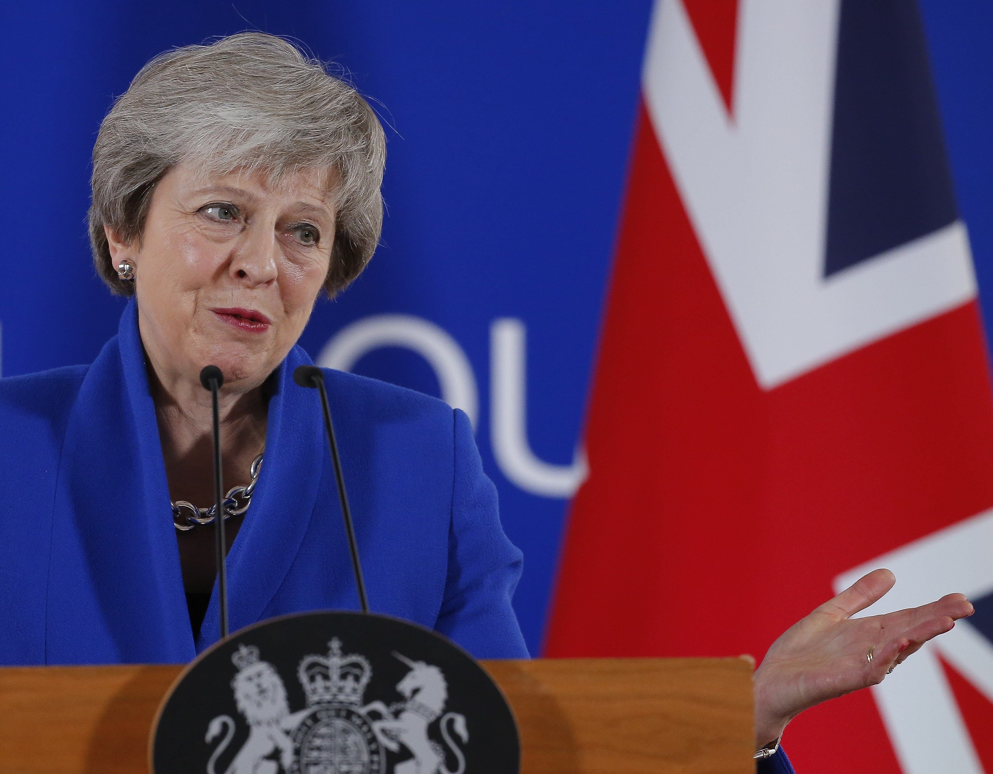 May saca pecho con el acuerdo del Brexit y avisa de que el estatus de Gibraltar no cambiará