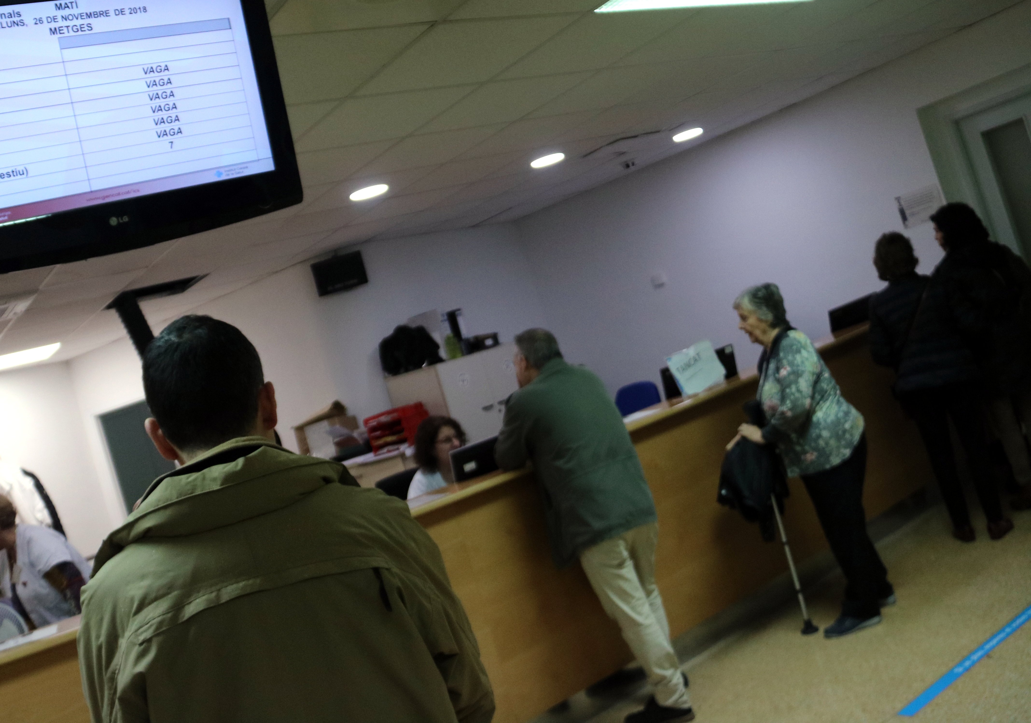 L'onada de virus respiratoris posa en tensió el sistema sanitari i obre un nou front al Govern