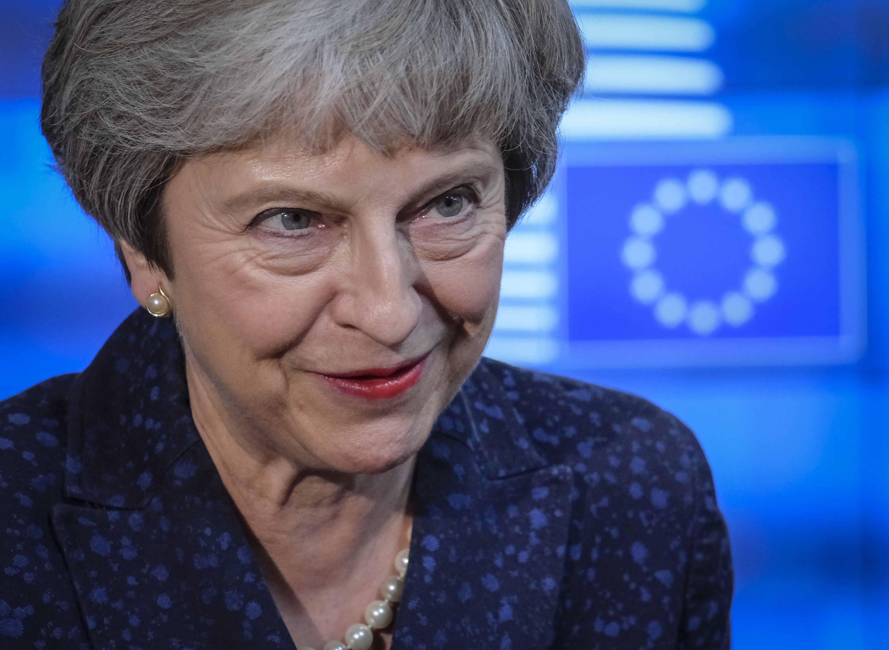 Theresa May supera la moción de confianza en el Parlamento
