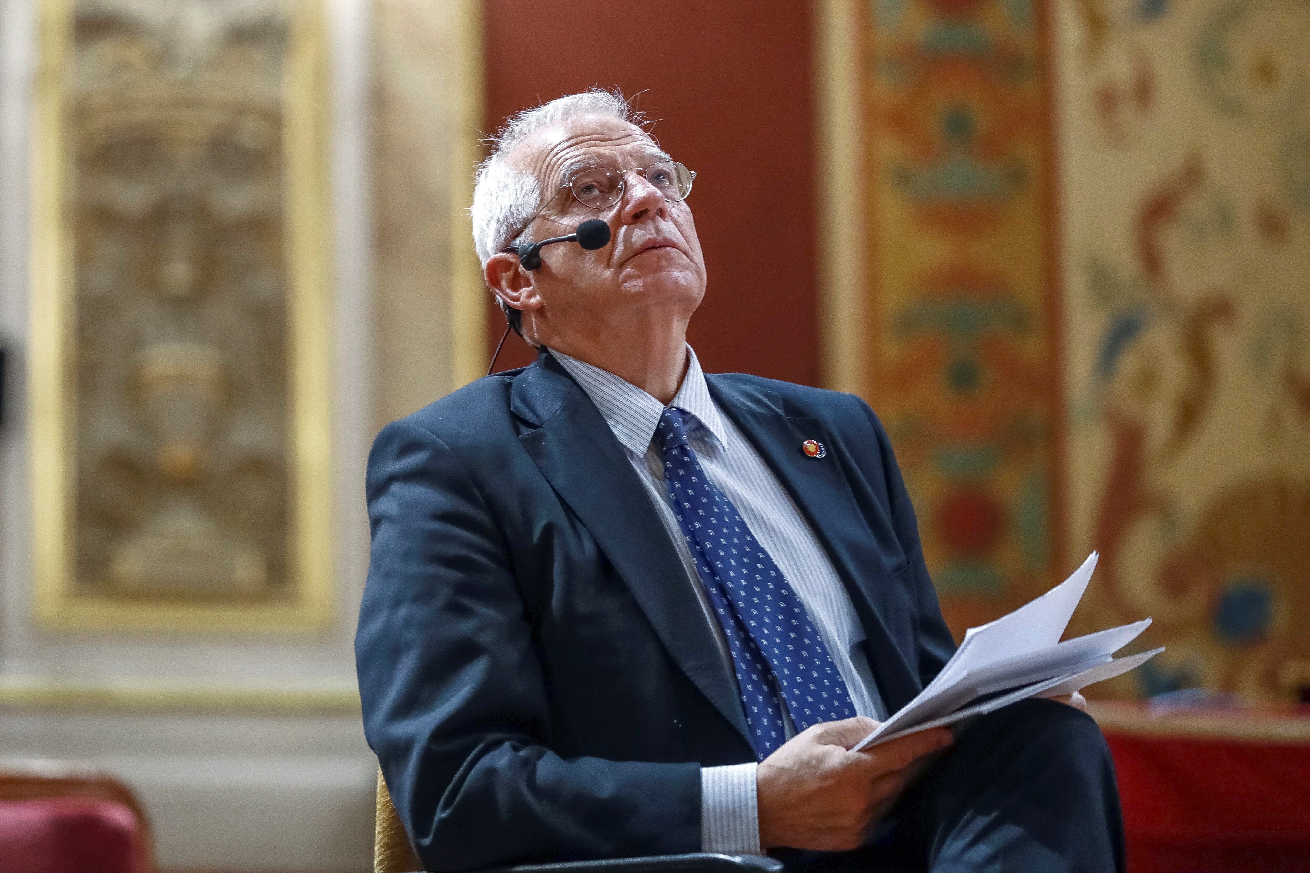 El govern espanyol intenta refer el desgavell de Borrell amb els indis