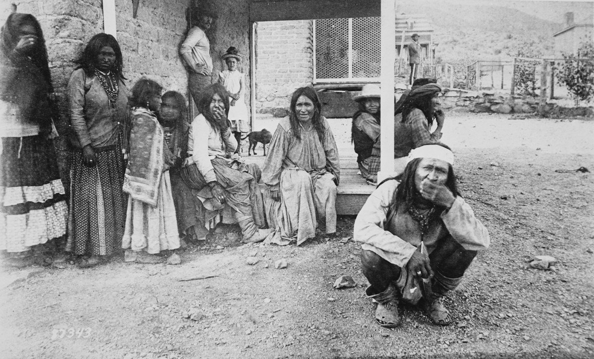 Alud de críticas a Borrell por banalizar el genocidio de indígenas en los EE.UU.