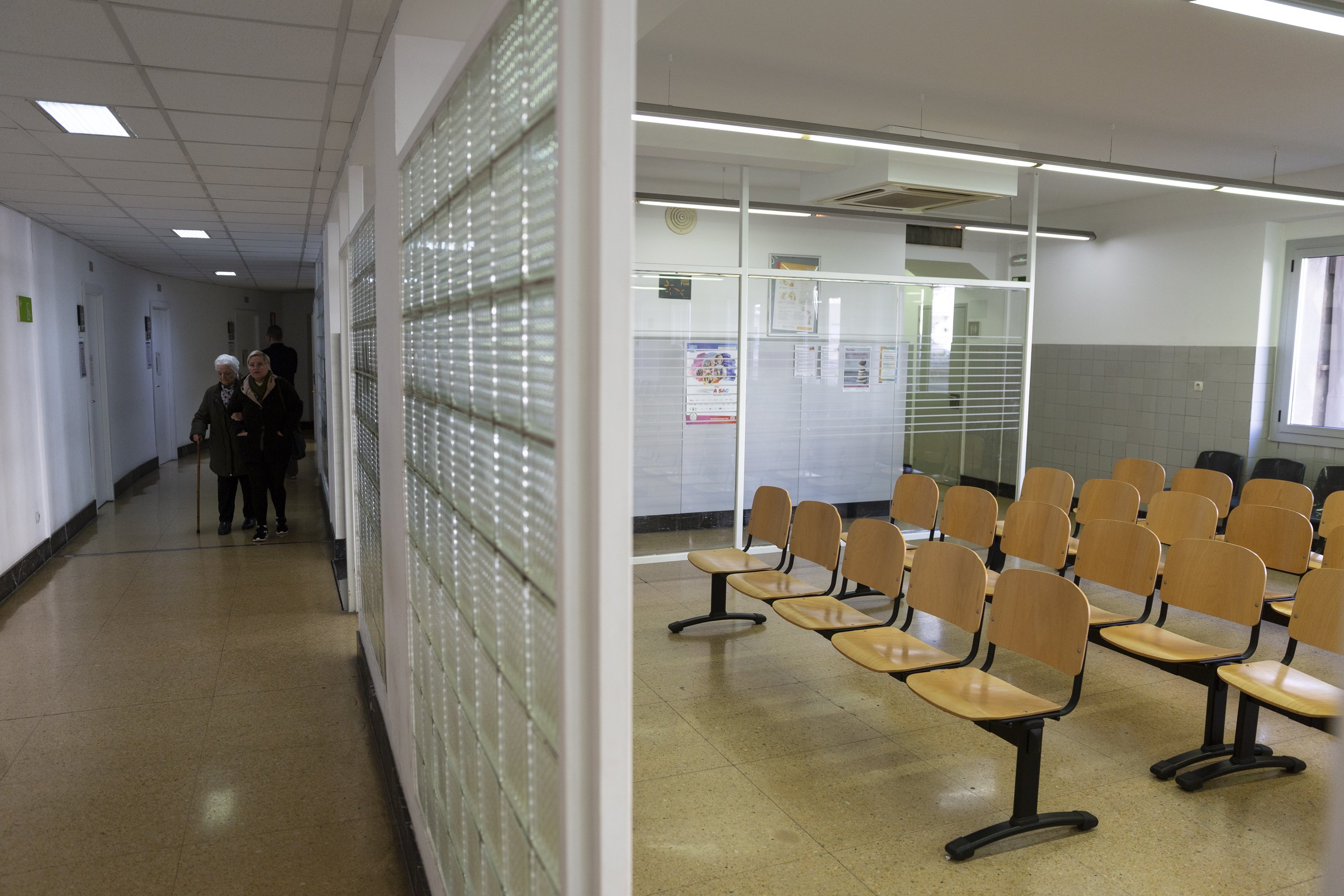 CAP SEM Atencions primaries Ambulatori Sanitat publica sala d'espera vaga metges - Sergi Alcàzar