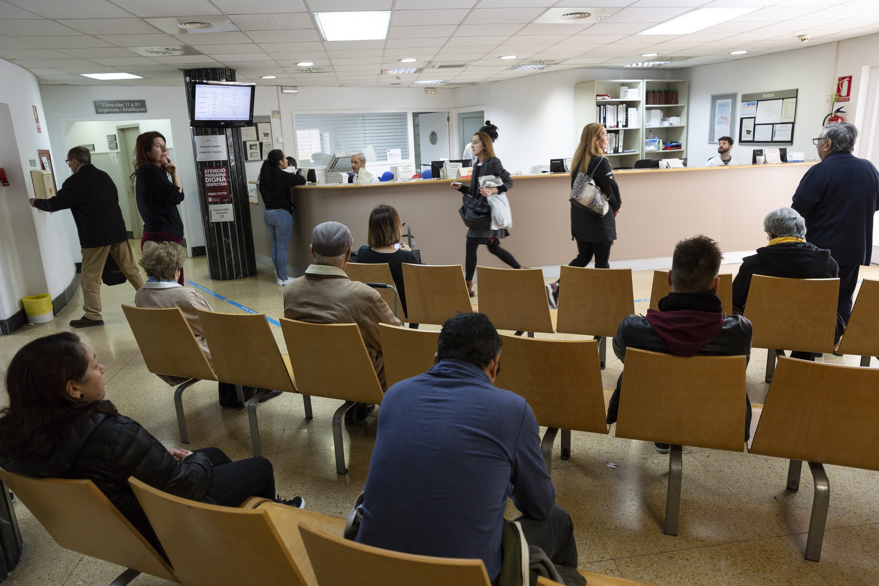NINGÚN SEM Atenciones primarías Ambulatorio Sanidad publica sala de espera vaga médicos - Sergi Alcàzar