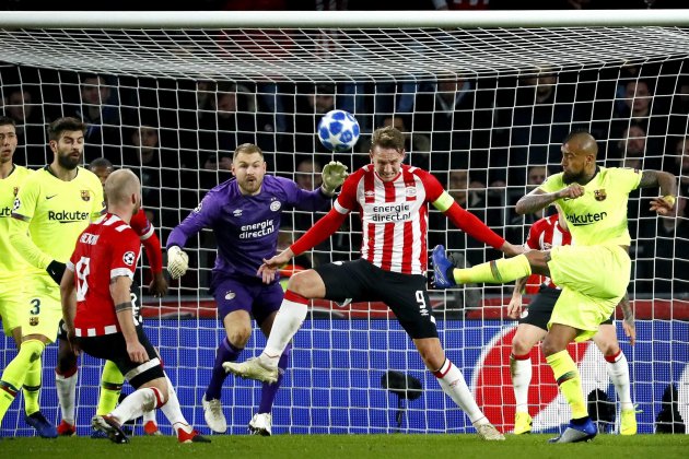 Arturo Vidal PSV Barça EFE