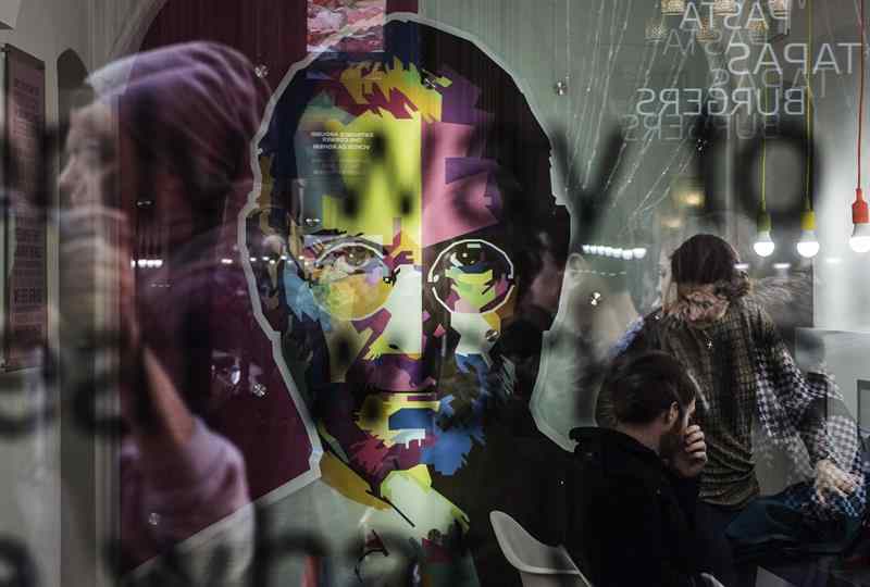 Apple fa 40 anys enmig de grans reptes de futur