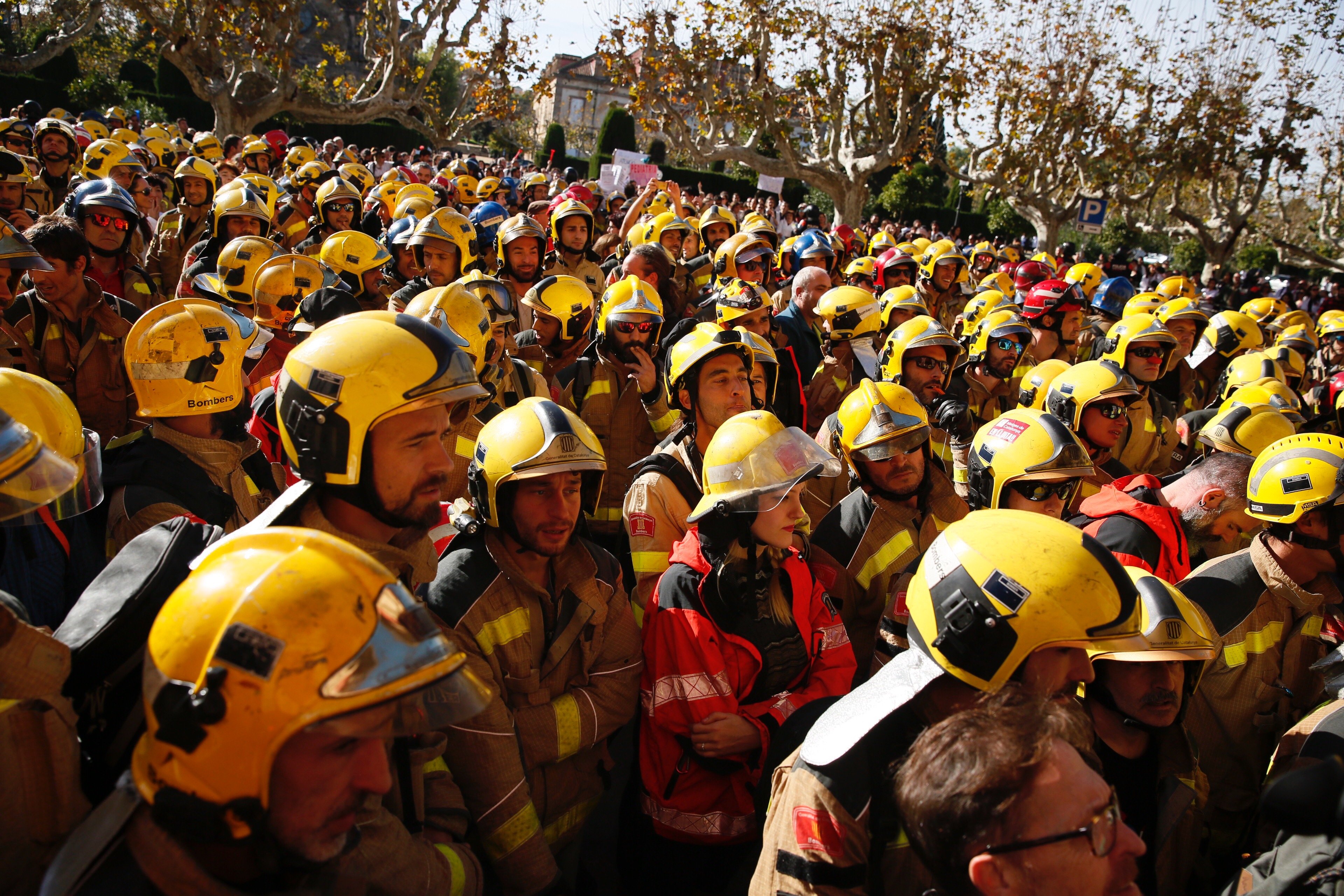 Buch promete 52 millones de euros para renovar material y parques de bomberos