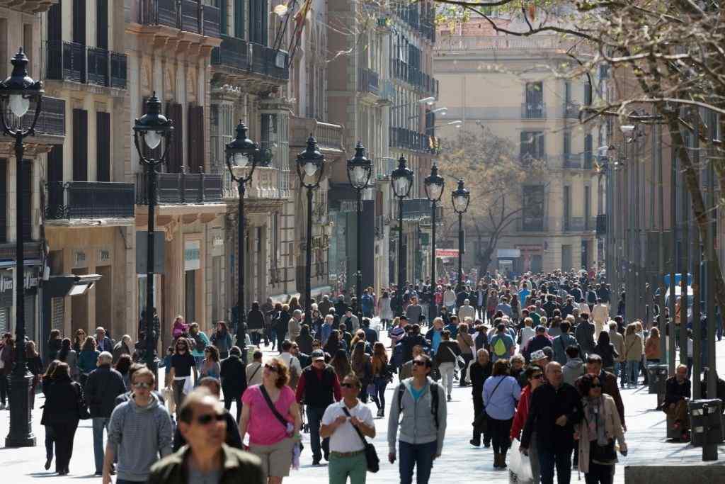 El Portal del Ángel es un año más la calle más cara para vivir de todo el Estado