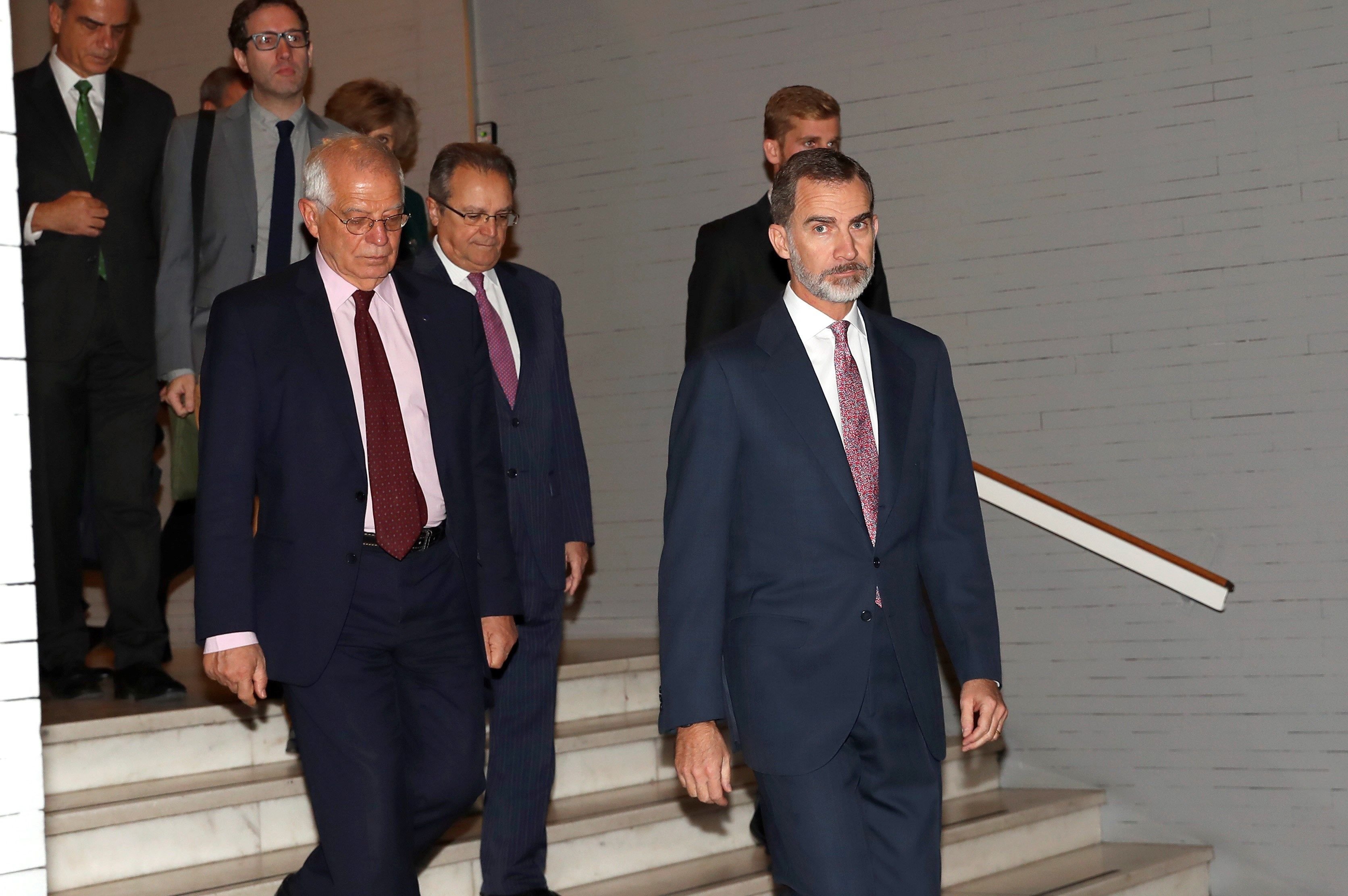 Felip VI lloa la tasca diplomàtica de Joan Carles (malgrat la foto amb l'hereu saudita)