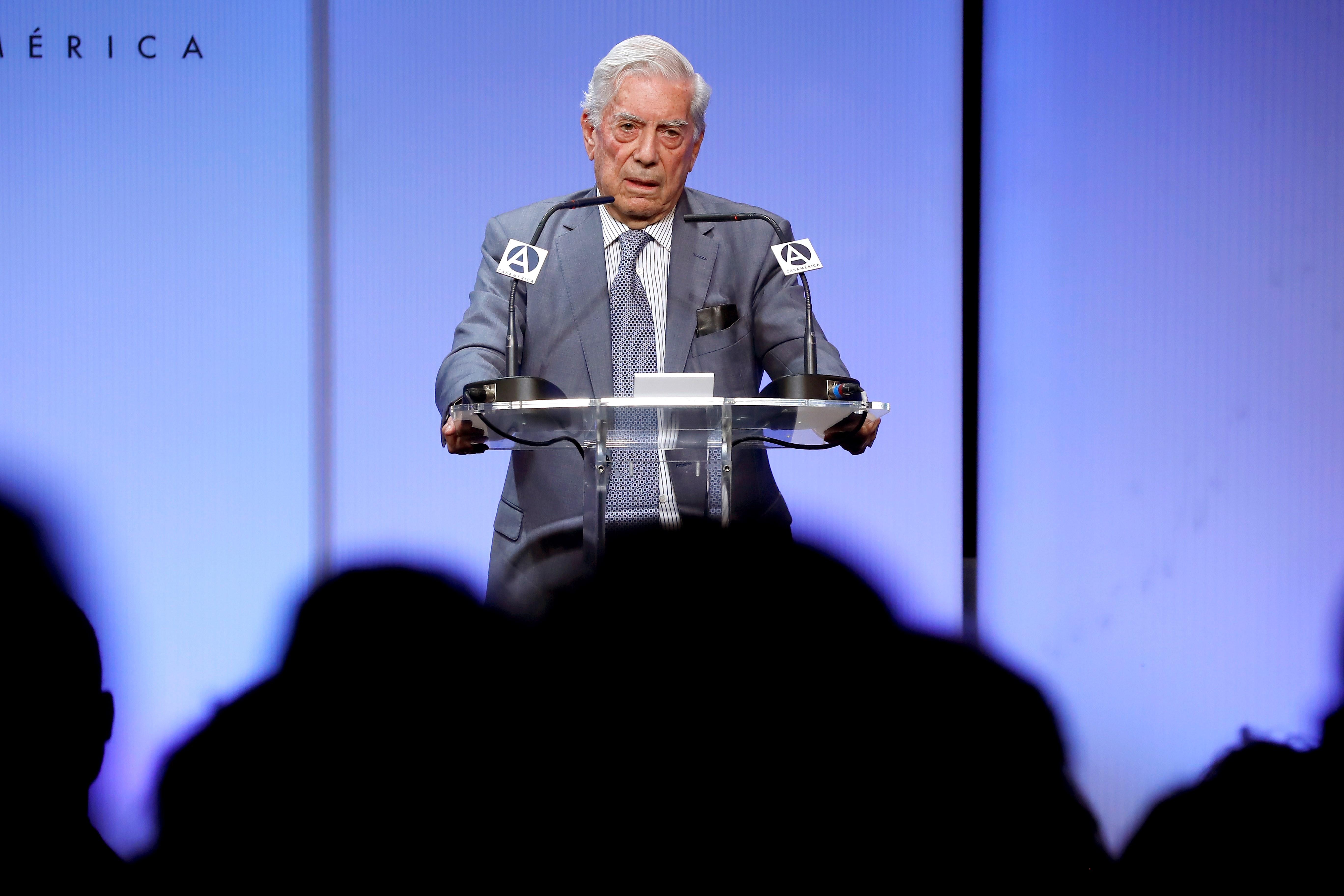 Mario Vargas Llosa praises king Felipe VI's incendiary speech on Catalonia