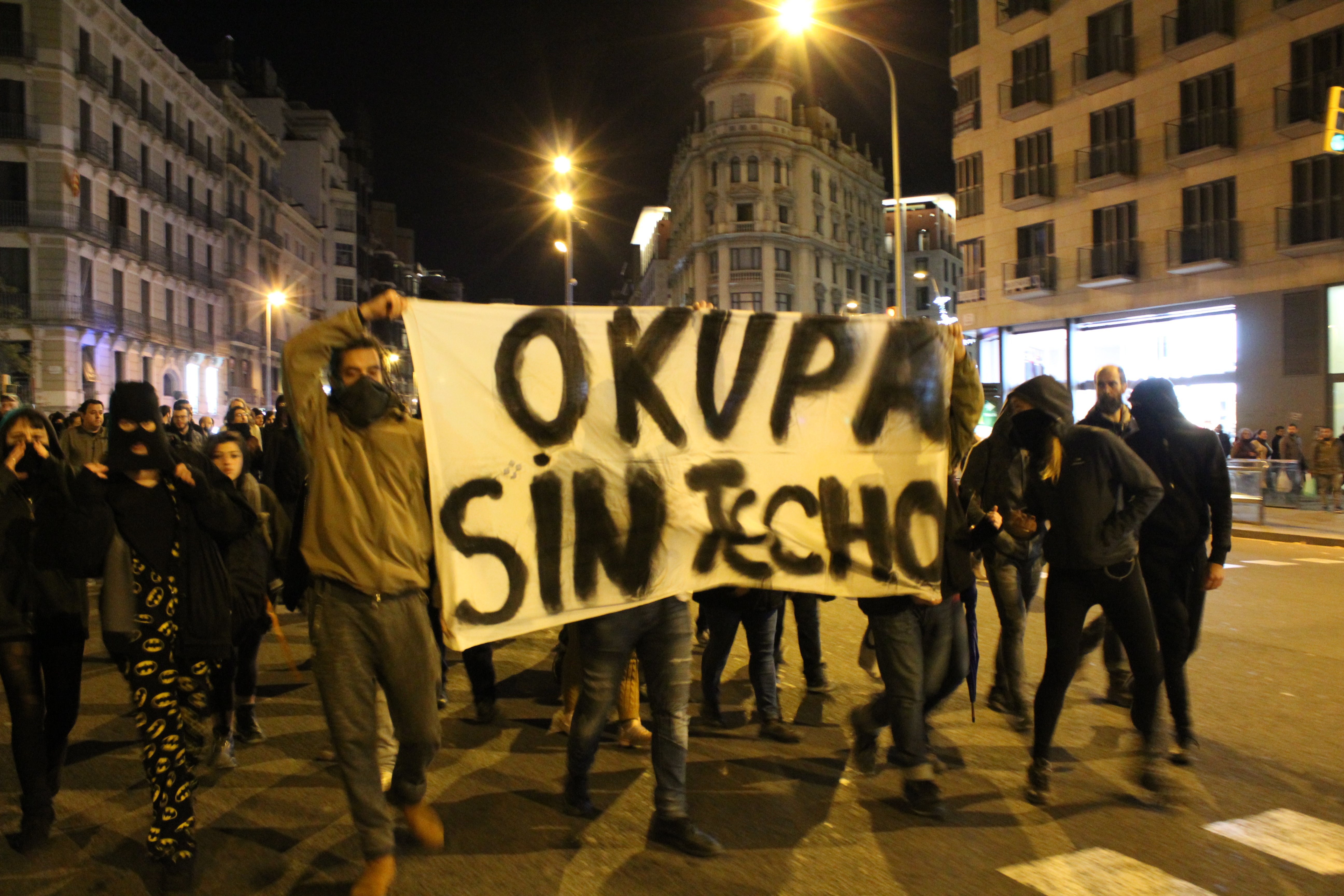 La manifestación de okupas acaba con cuatro detenidos después de una persecución por el Raval