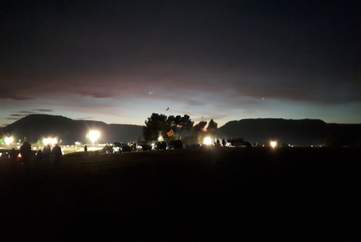 Un círculo de luz rodea Lledoners en apoyo a la huelga de hambre