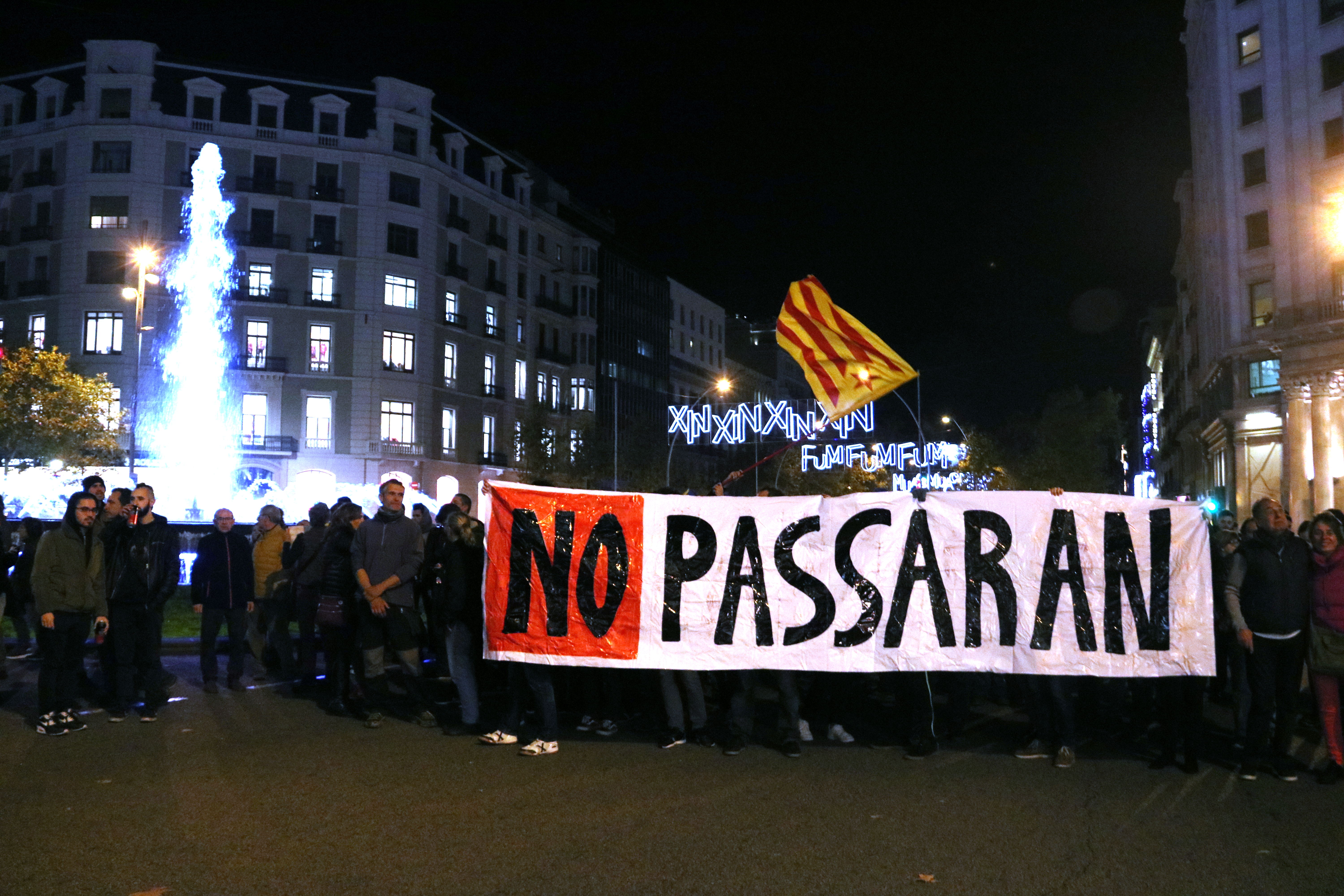 Els CDR tallen diversos carrers de Barcelona en suport a la vaga de fam