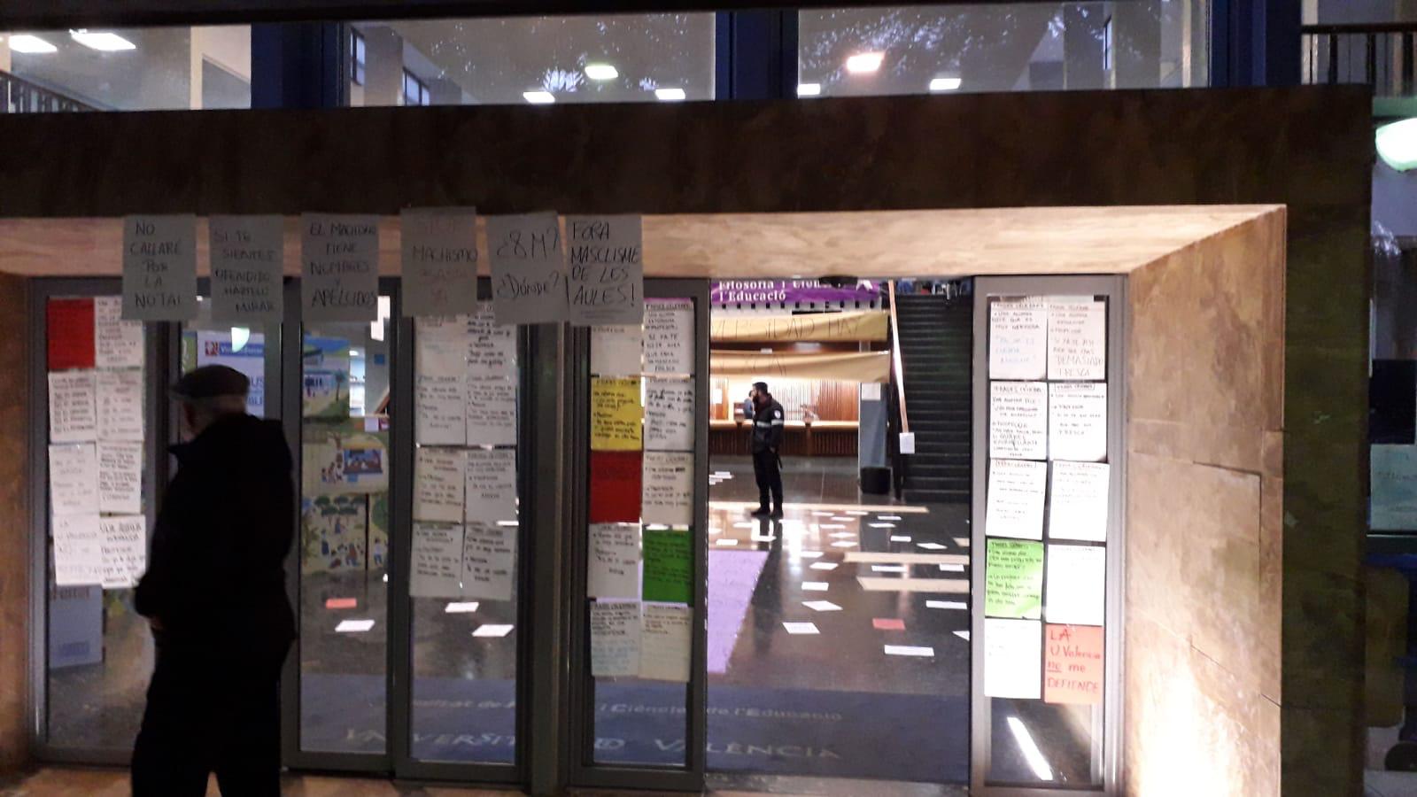 Alumnes de la Universitat de València assetjades animen al "Me Too"