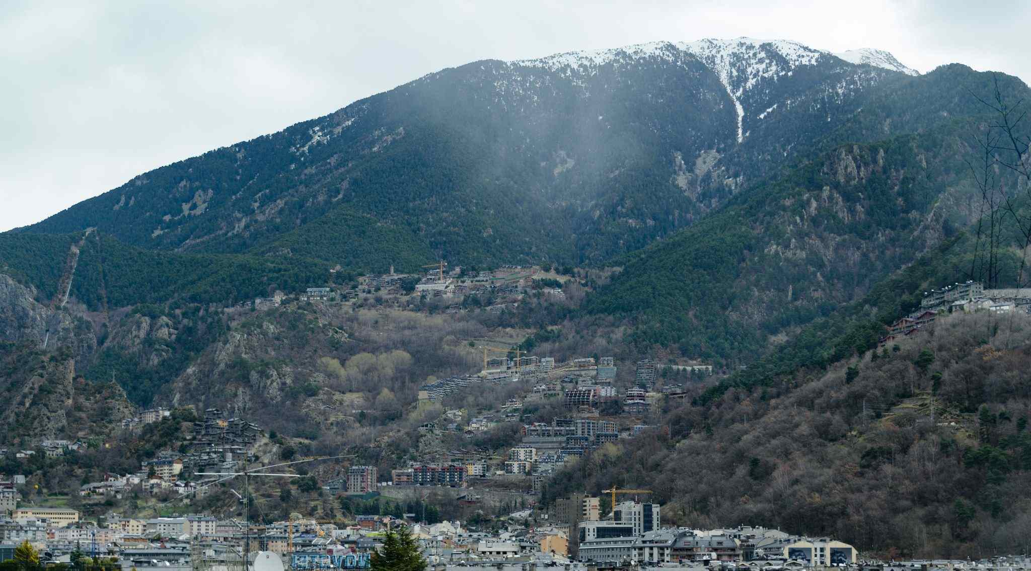 Andorra, sorprendida porque el Parlament la considera un "paraíso fiscal"