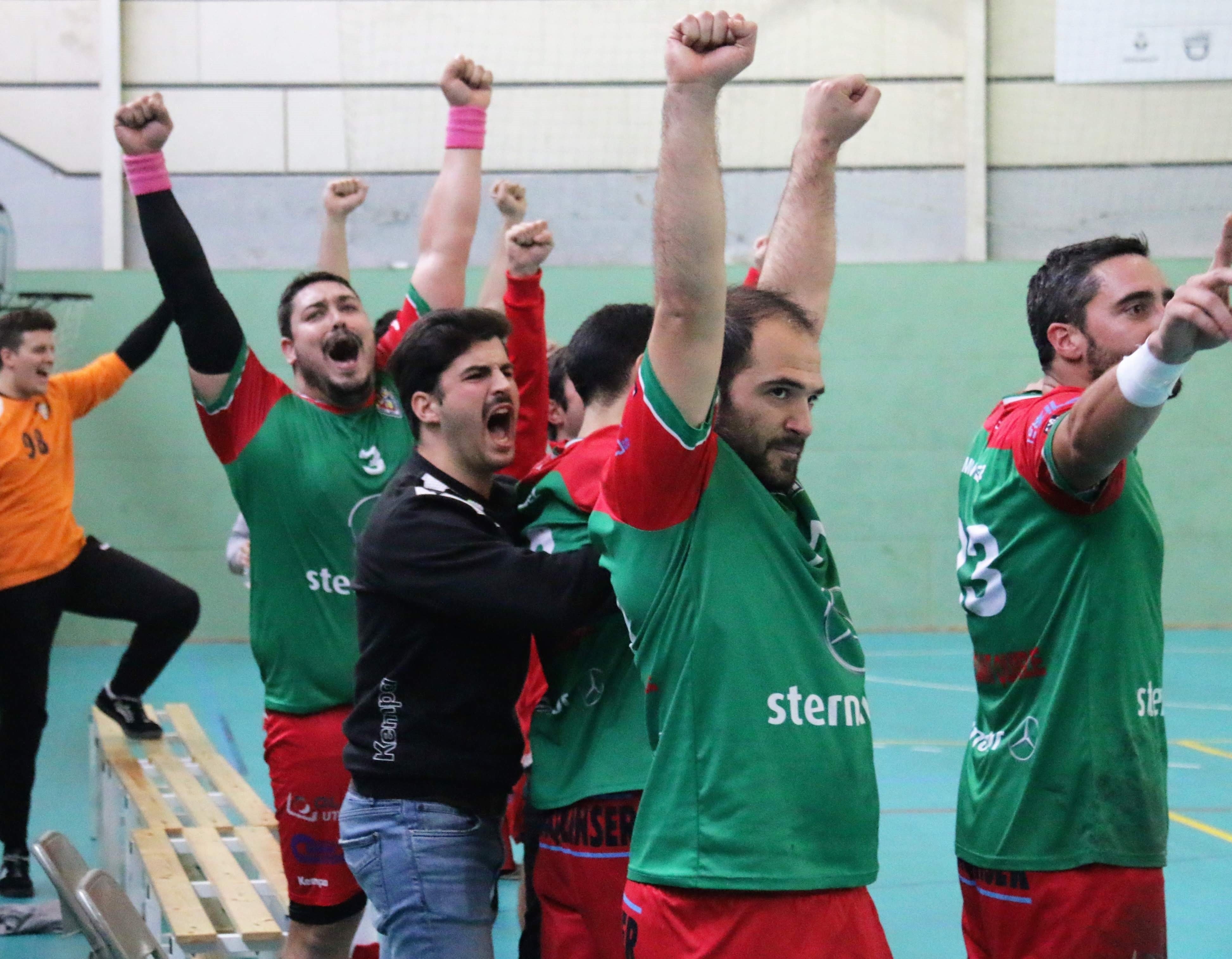 L'Handbol Sant Quirze guanya a Sant Vicenç i és col·loca líder