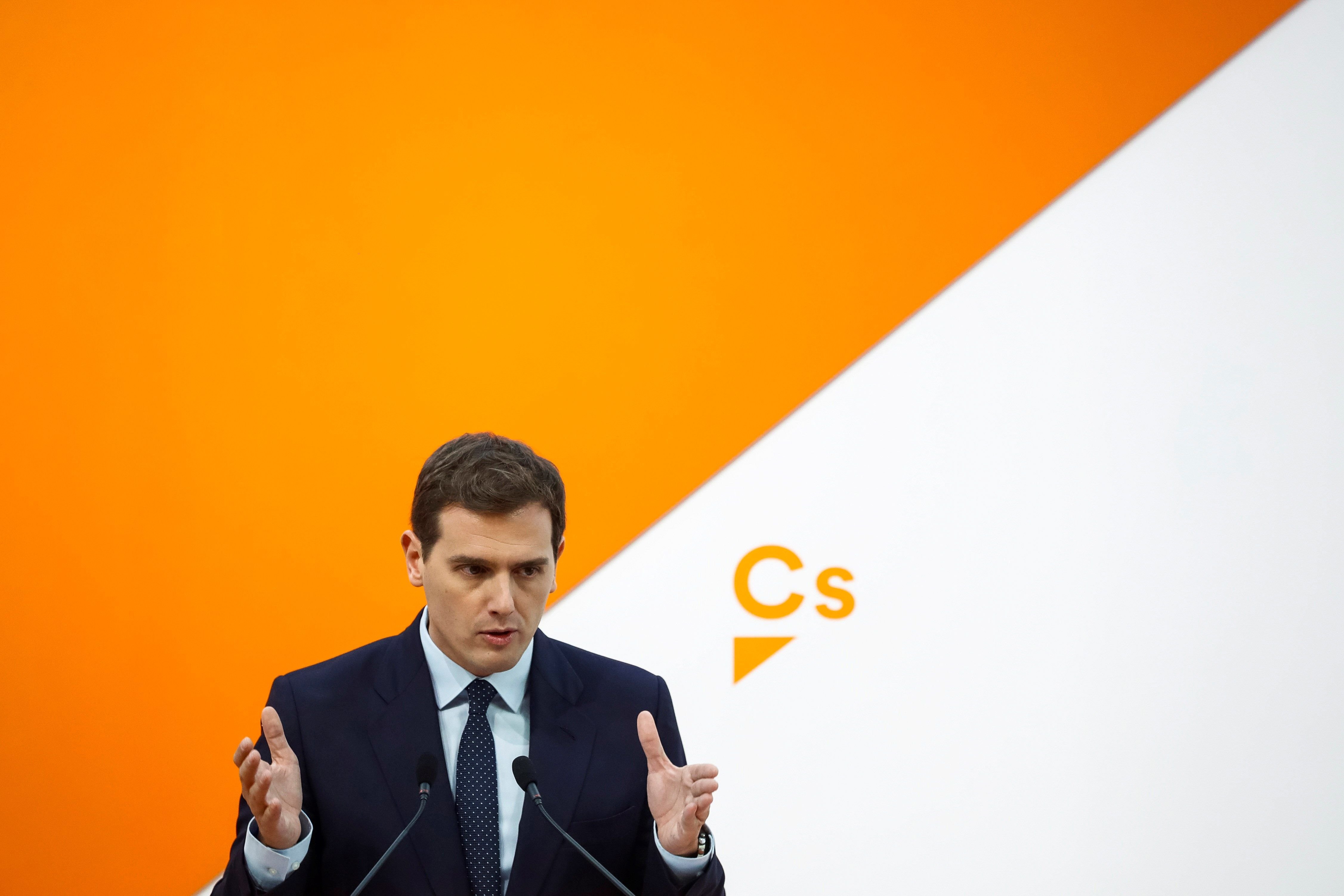 Rivera no veta Vox: "Sería irresponsable descartar todos los escenarios" Rivera no veta Vox: "Sería irresponsable descartar todos los escenarios"