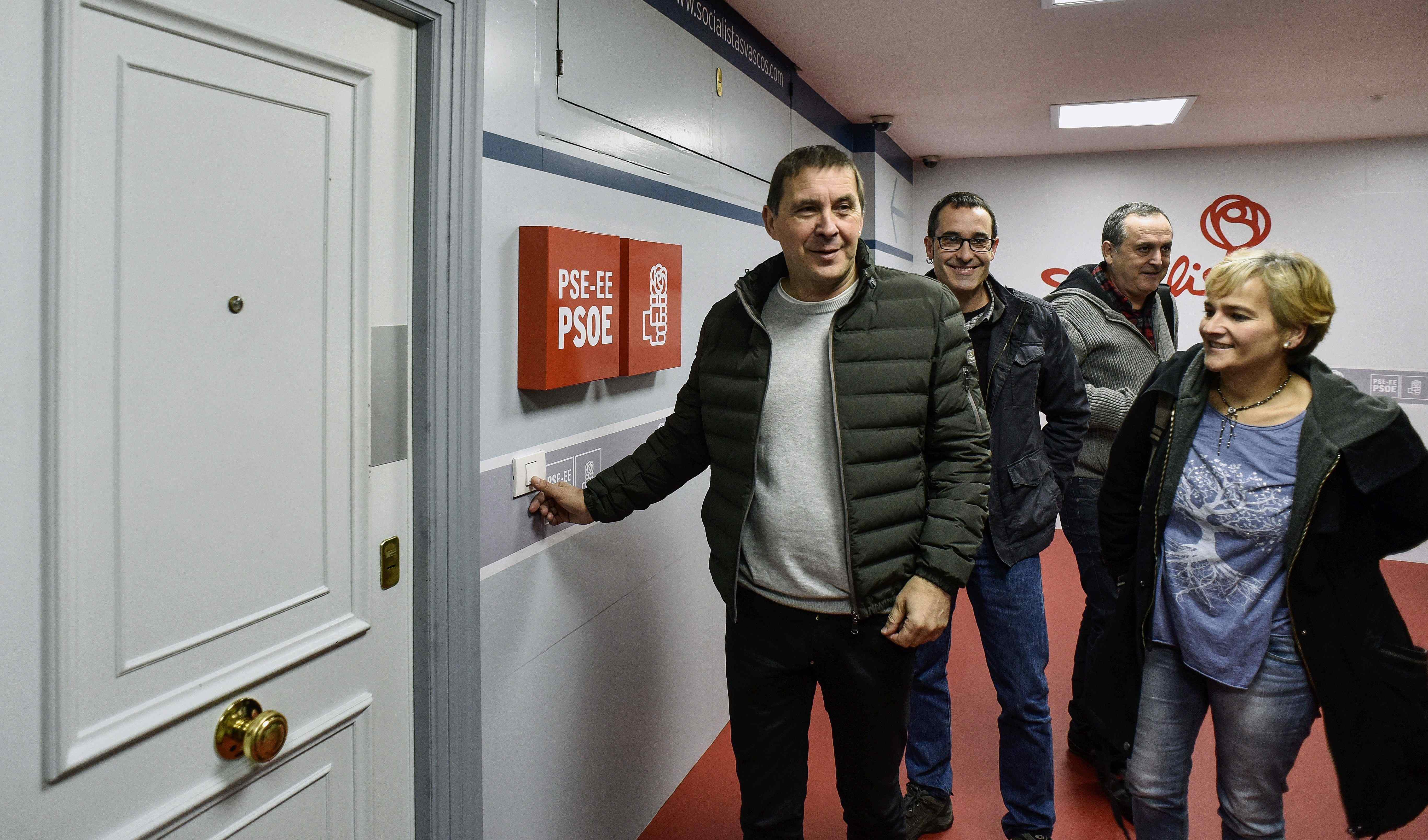 Otegi y los socialistas vascos, reunidos después de 10 años